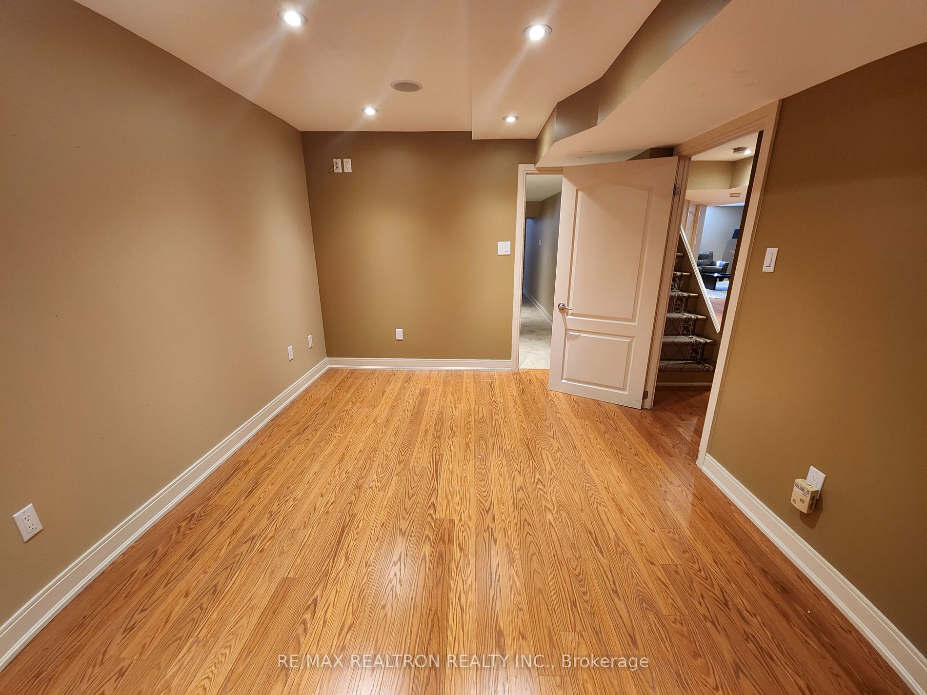 36 Foxbridge Way, #Bsmt
