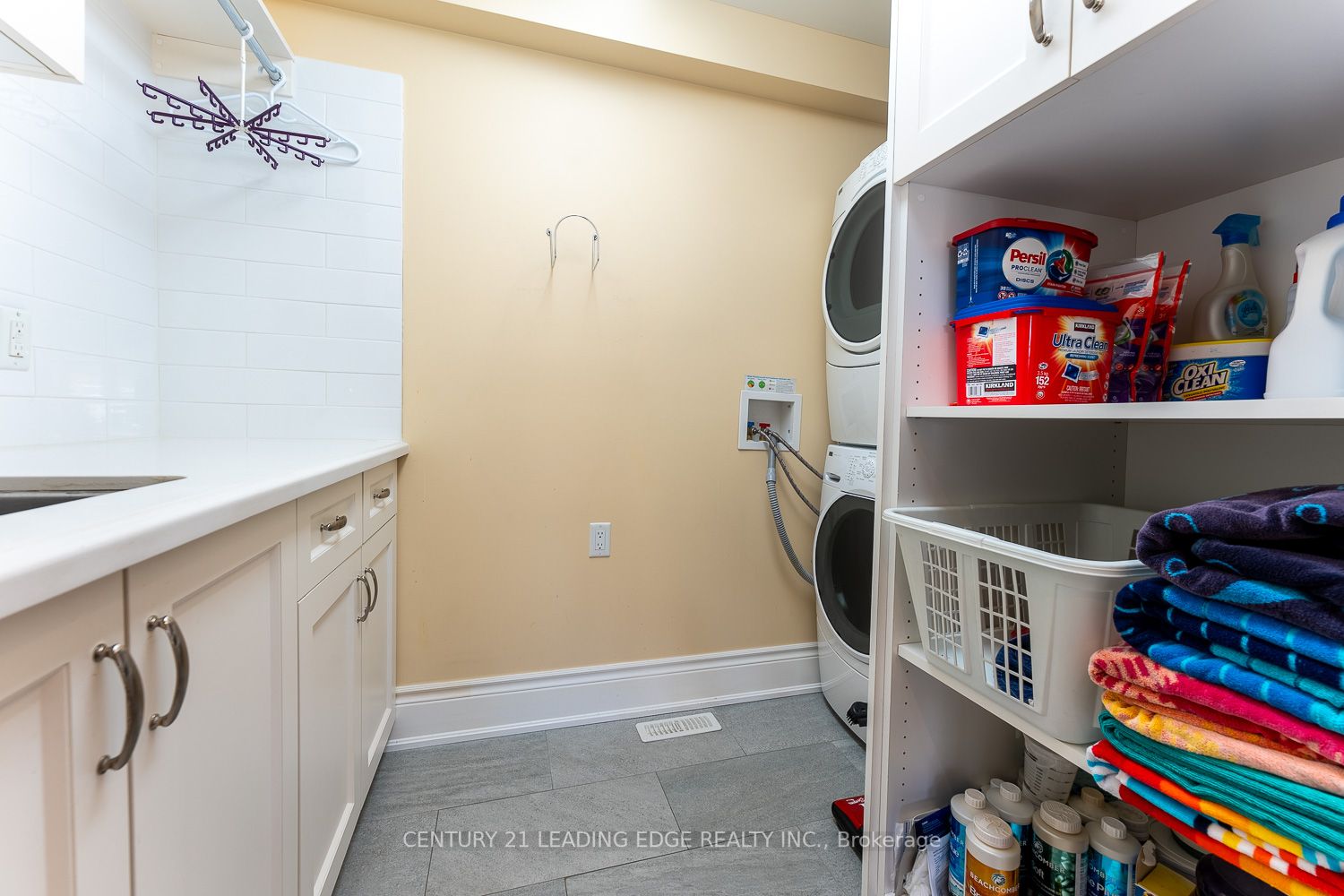 48 John Dexter Pl