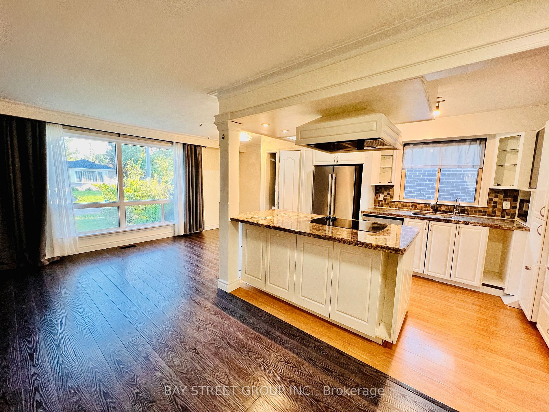 509 Lynett Cres, #Main