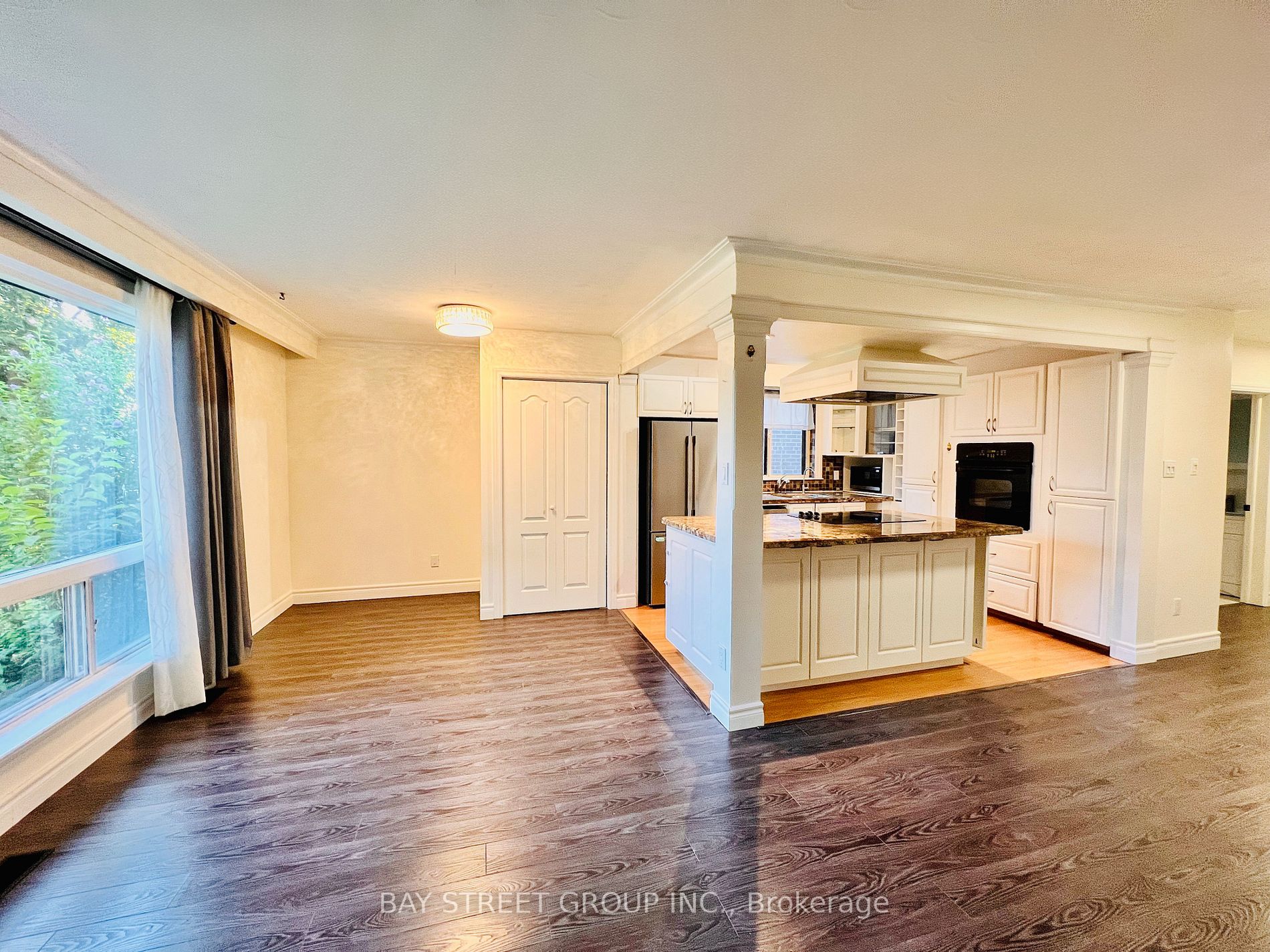 509 Lynett Cres, #Main