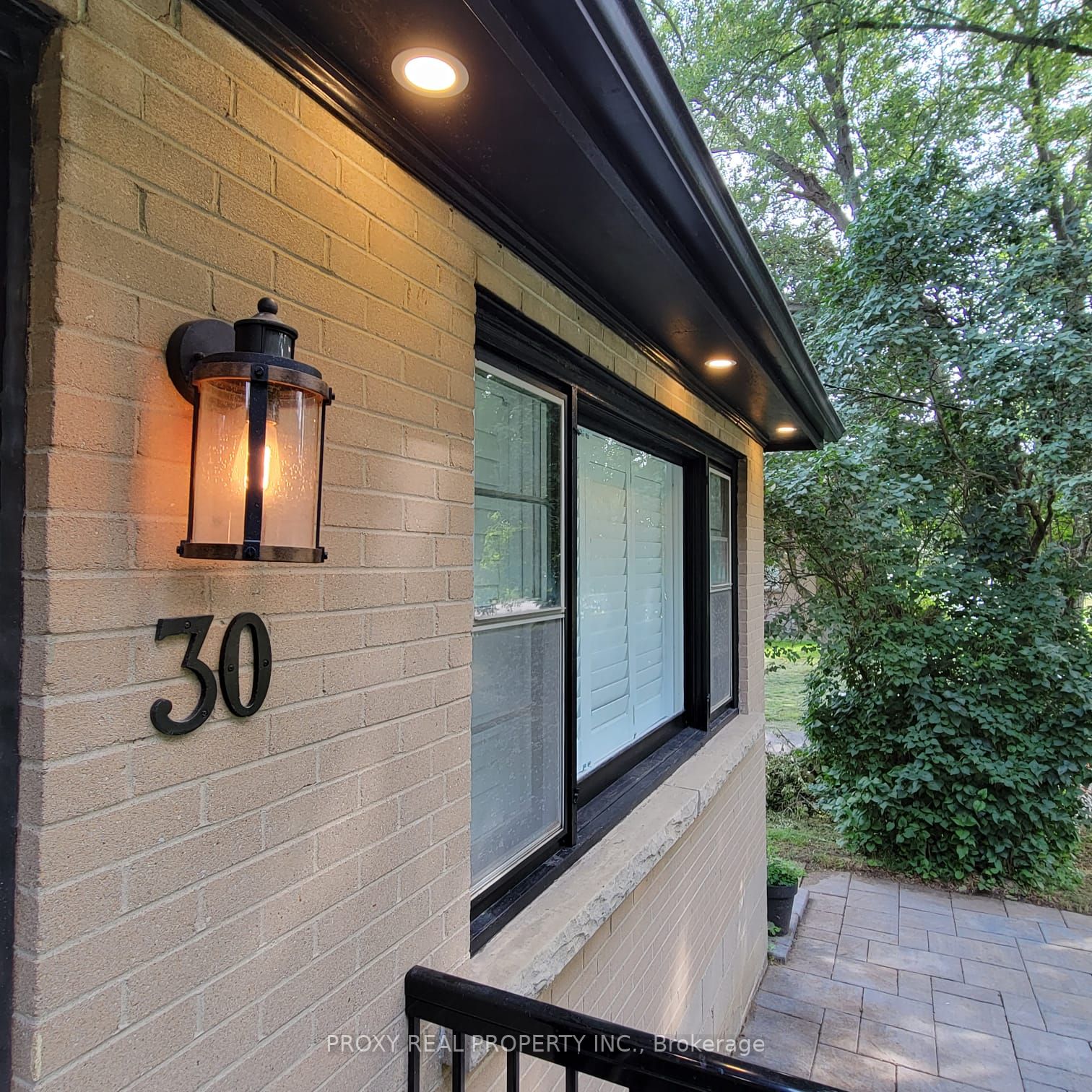 30 Morton Ave