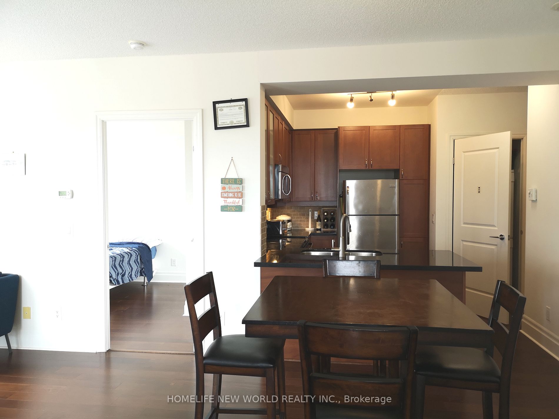 111 Upper Duke Crescent, #810