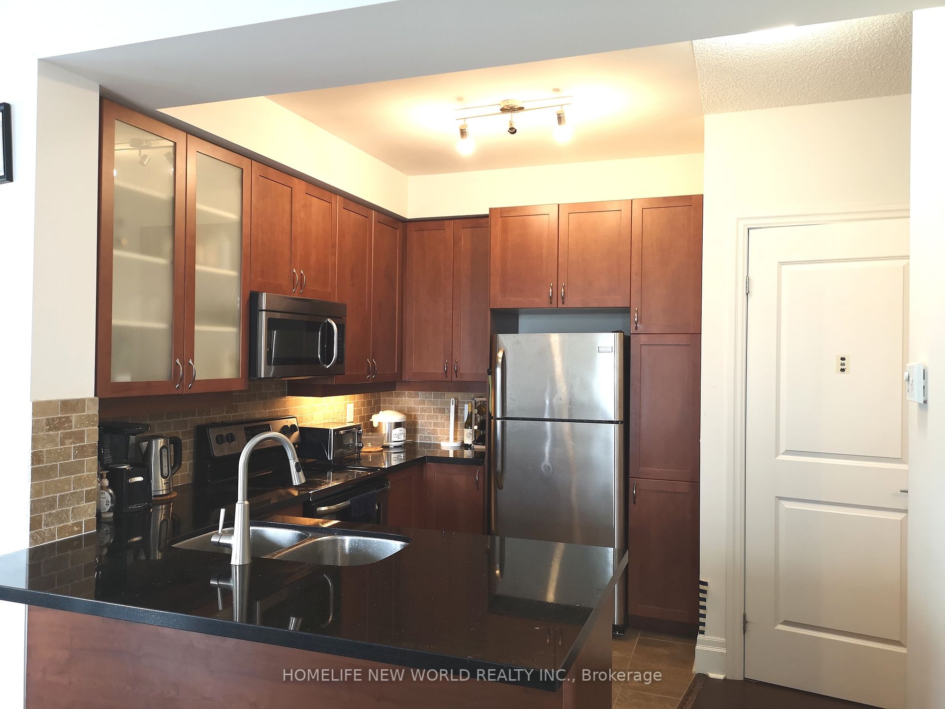 111 Upper Duke Crescent, #810