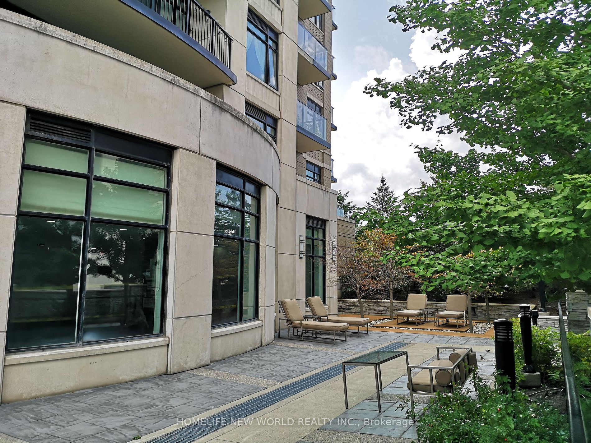 111 Upper Duke Crescent, #810