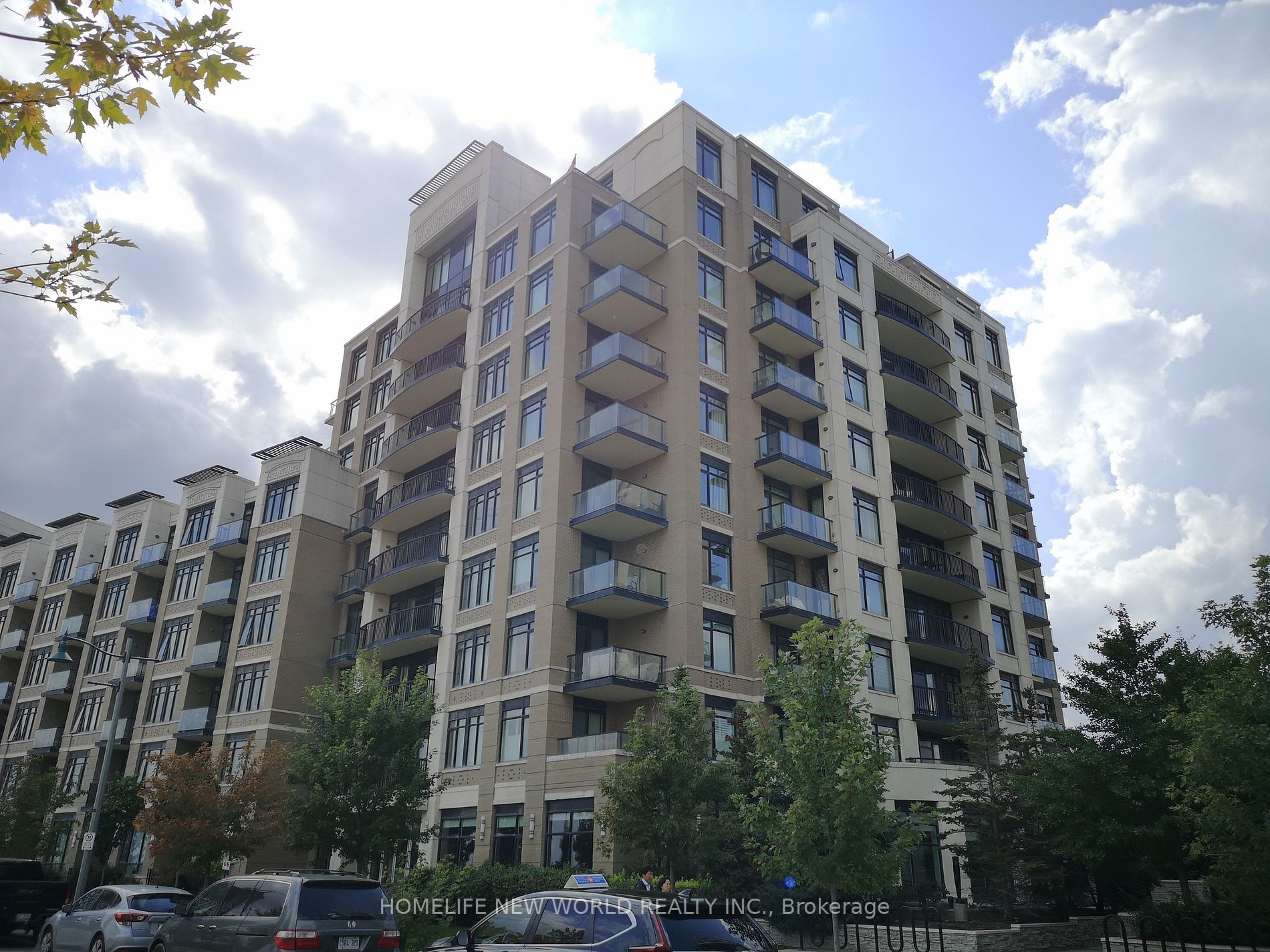 111 Upper Duke Cres, #810
