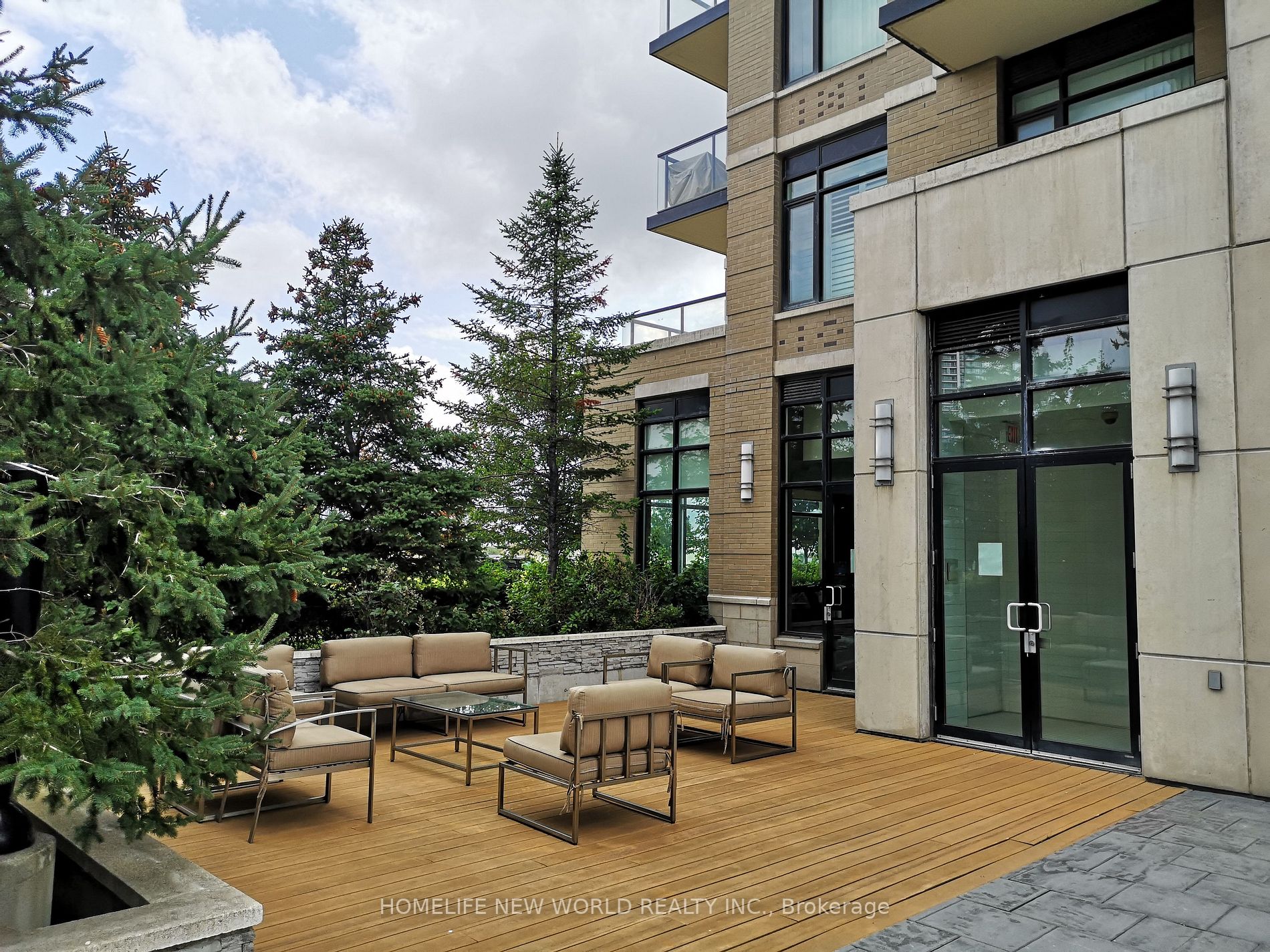 111 Upper Duke Crescent, #810