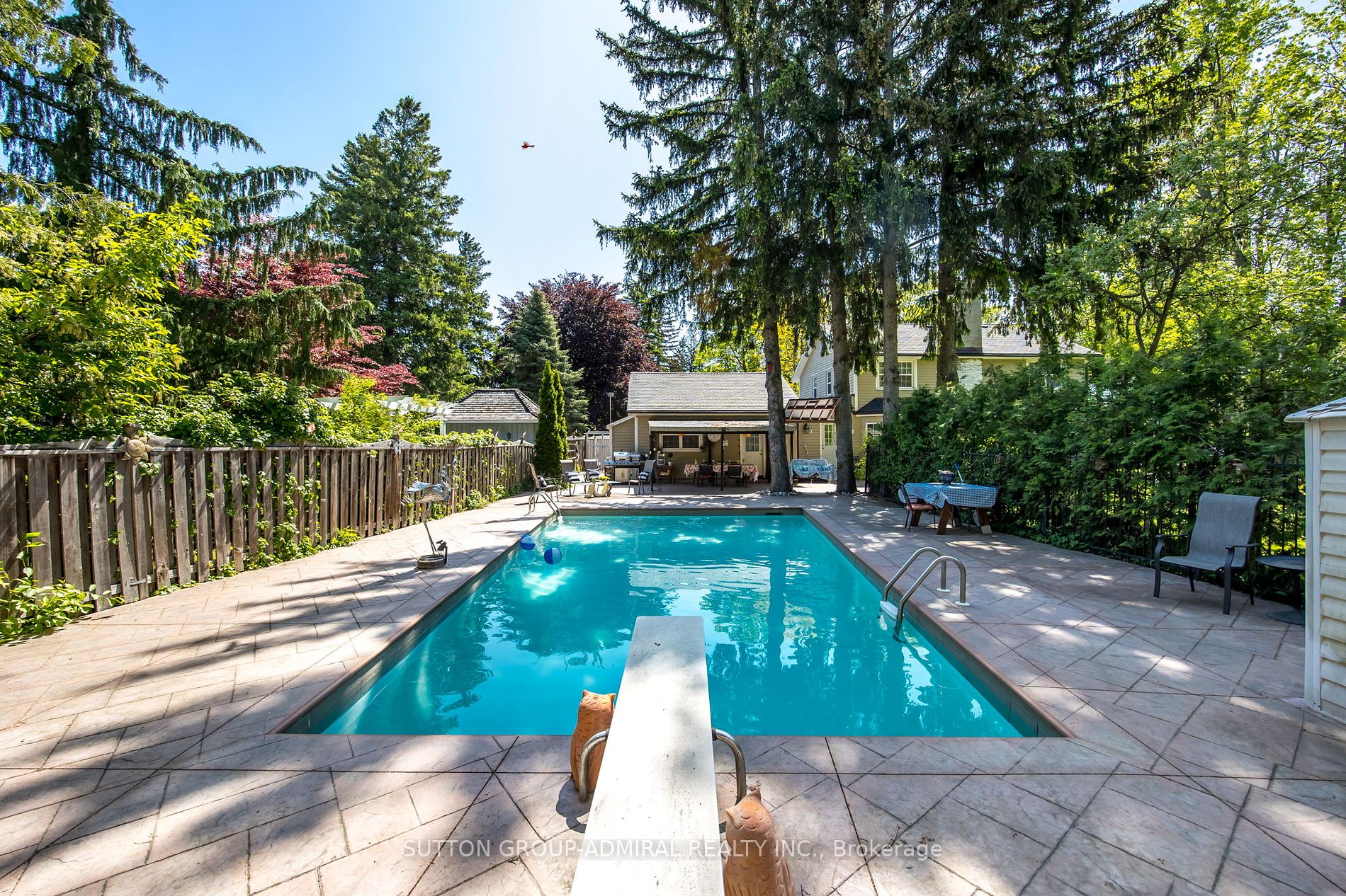 117 Arnold Cres