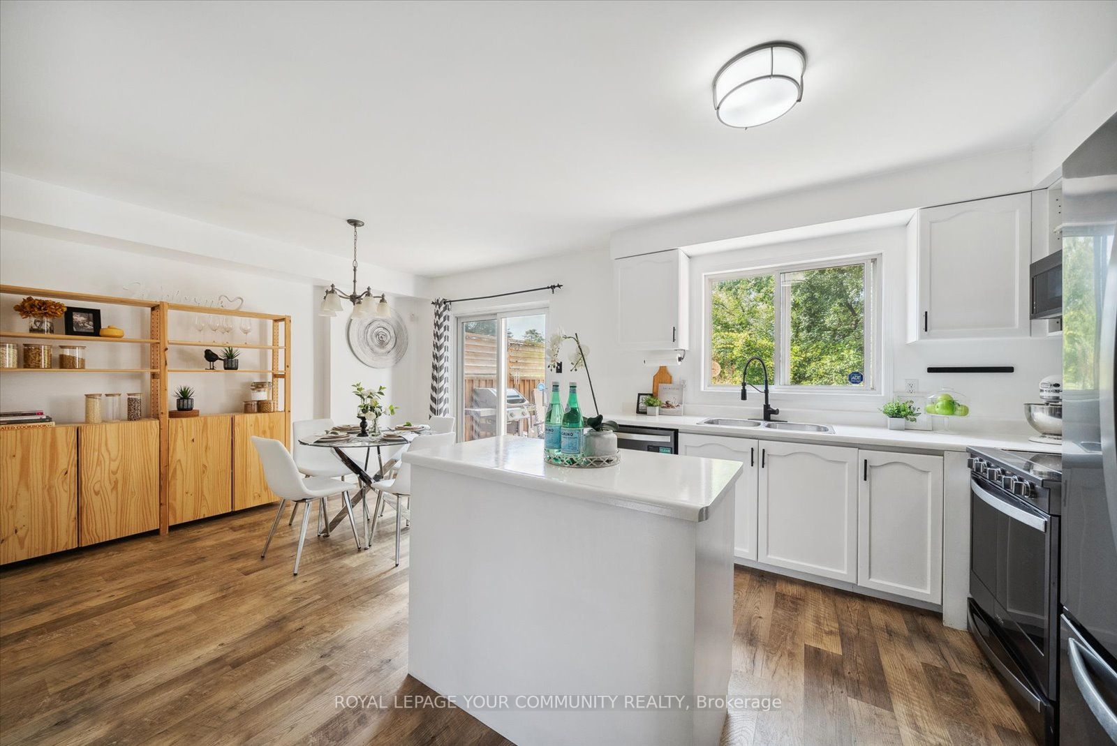 56 Hattie Crt