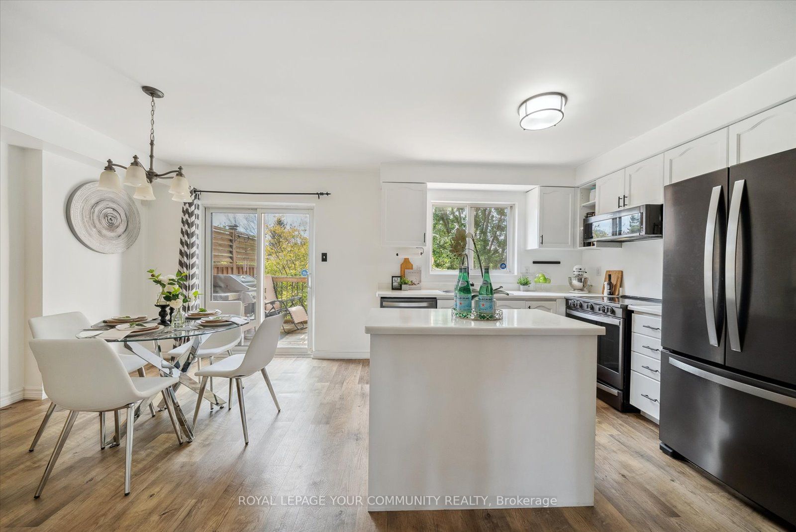 56 Hattie Crt