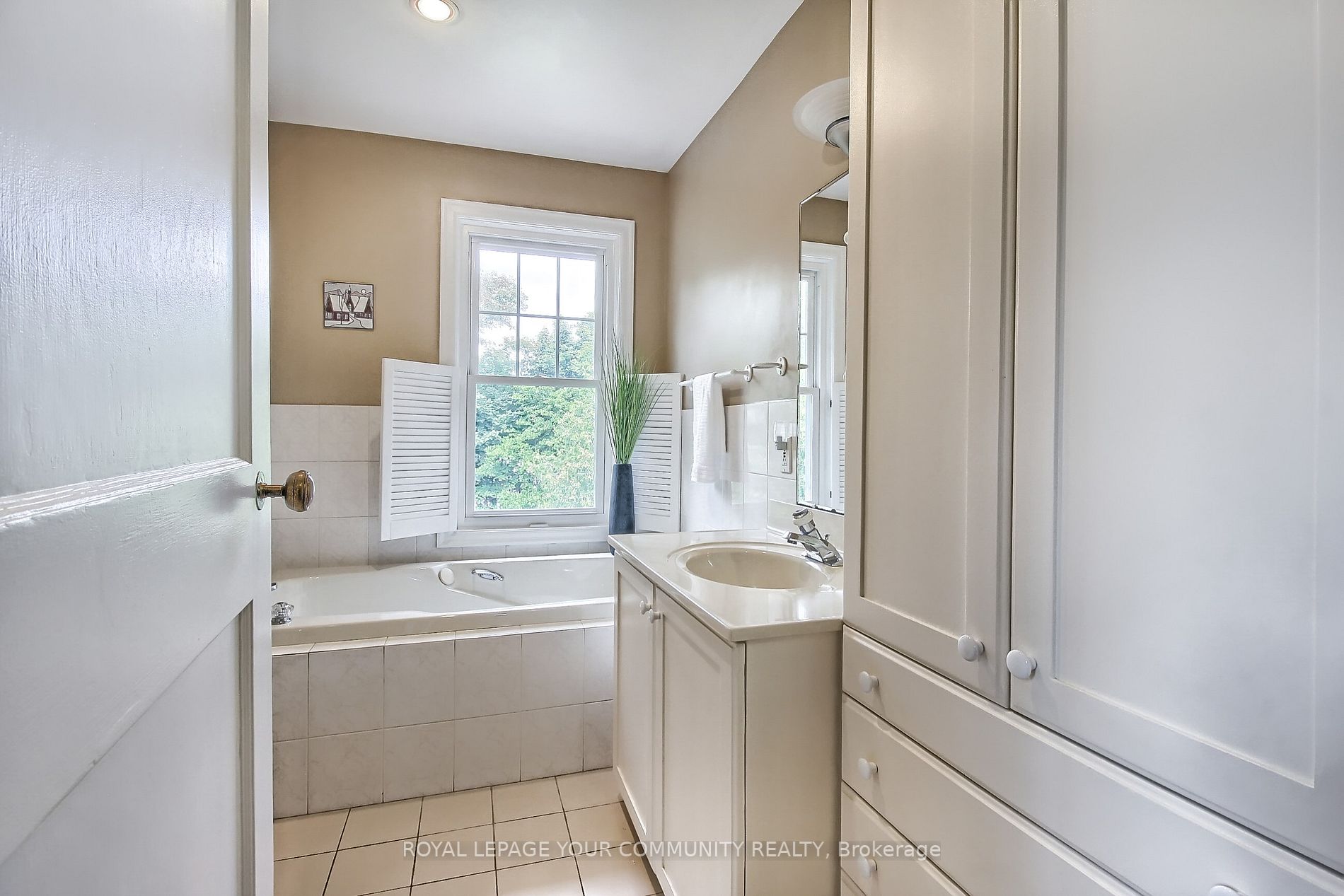 75 Roseview Ave