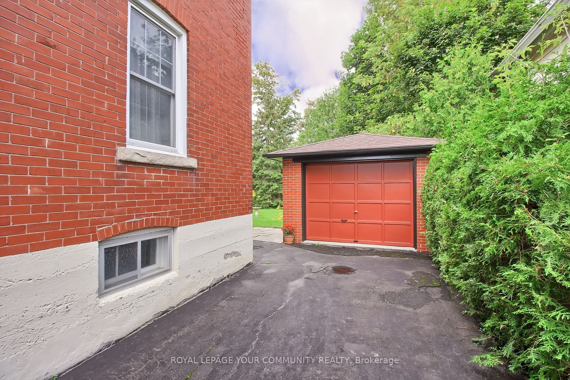 75 Roseview Ave