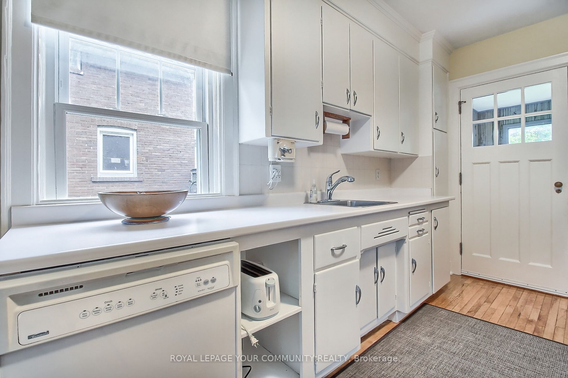 75 Roseview Ave