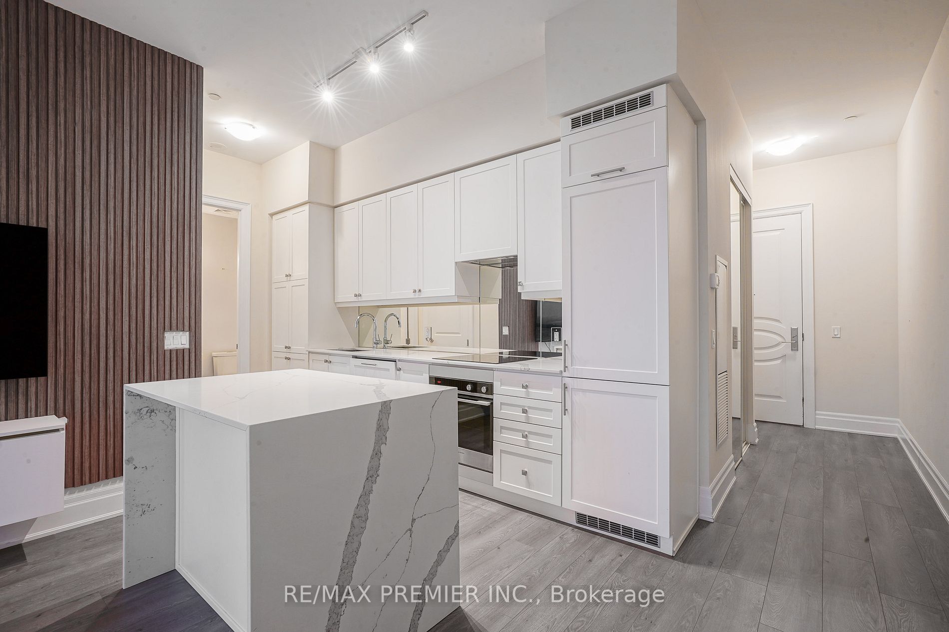 9075 Jane Street, #PH06