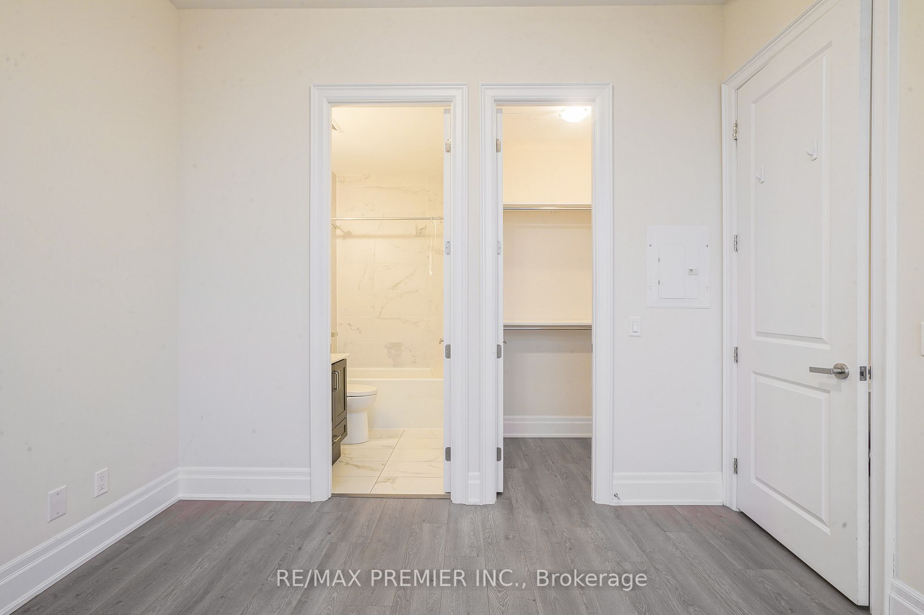 9075 Jane Street, #PH06