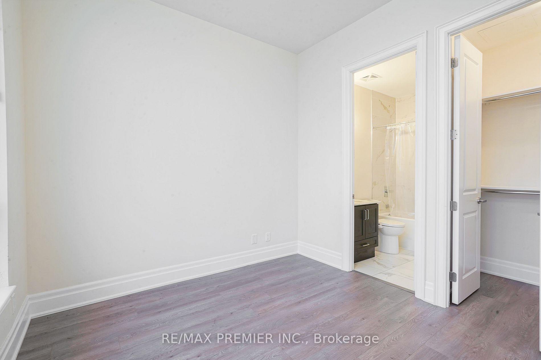 9075 Jane Street, #PH06