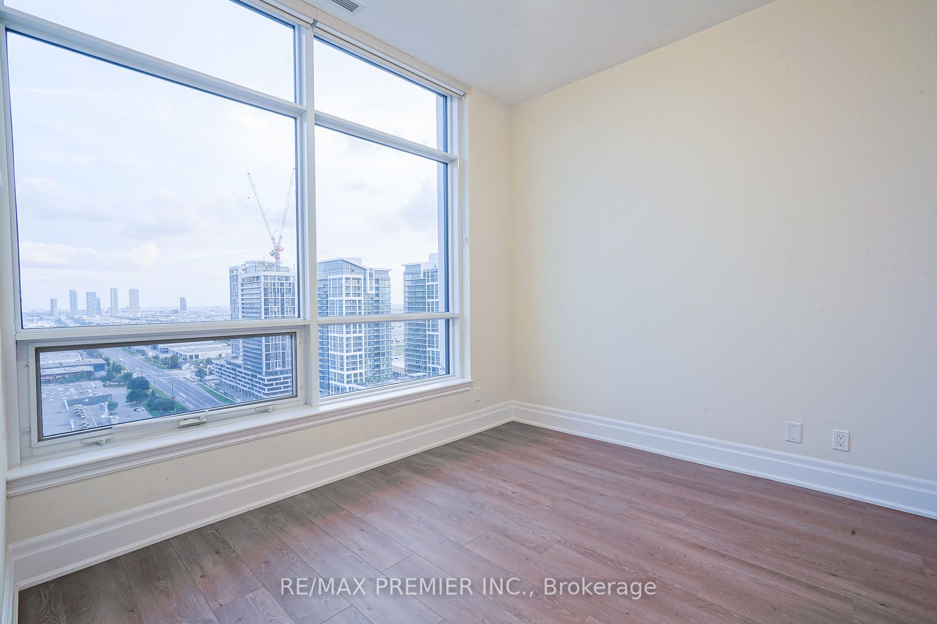 9075 Jane Street, #PH06