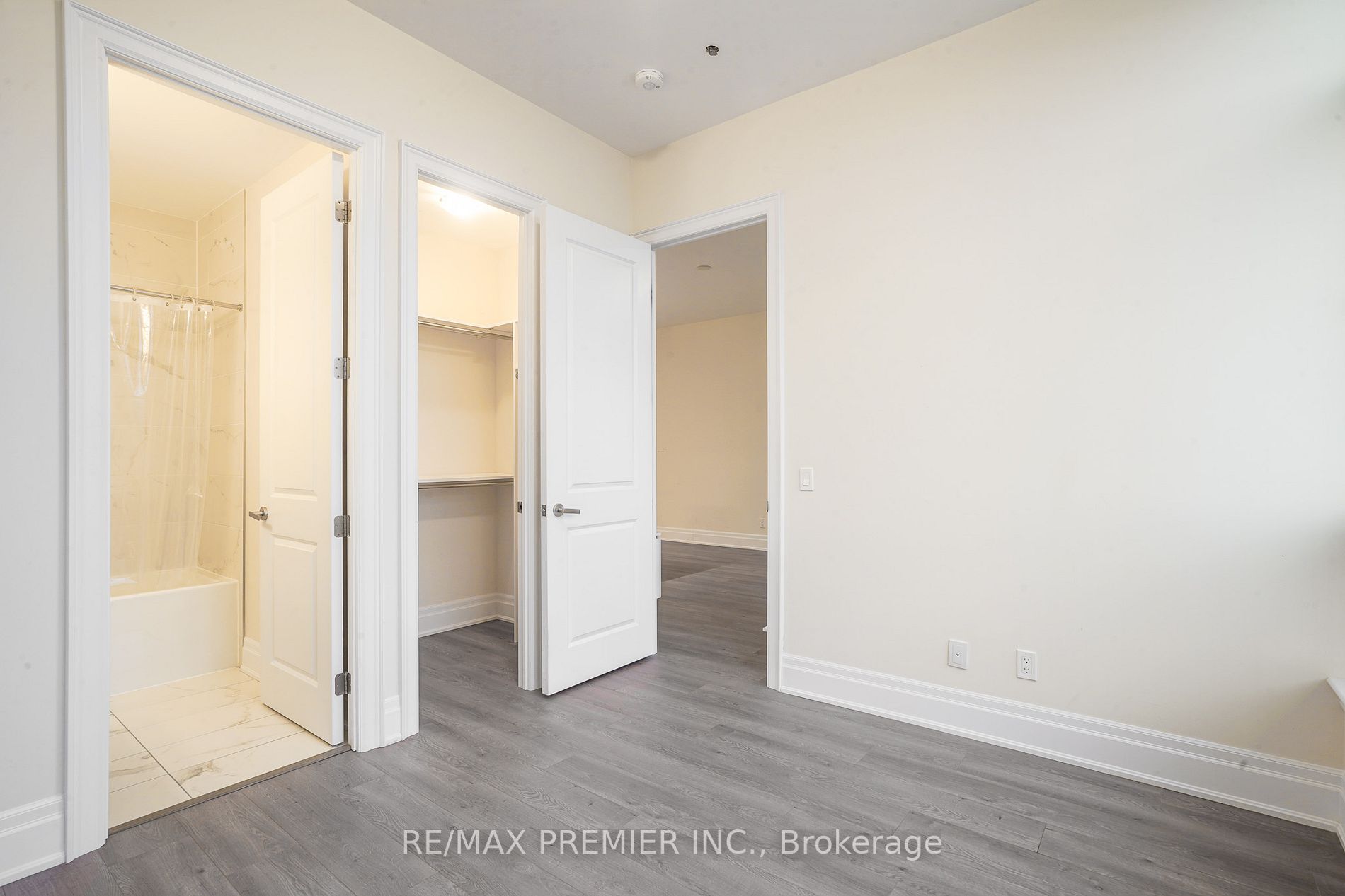 9075 Jane Street, #PH06