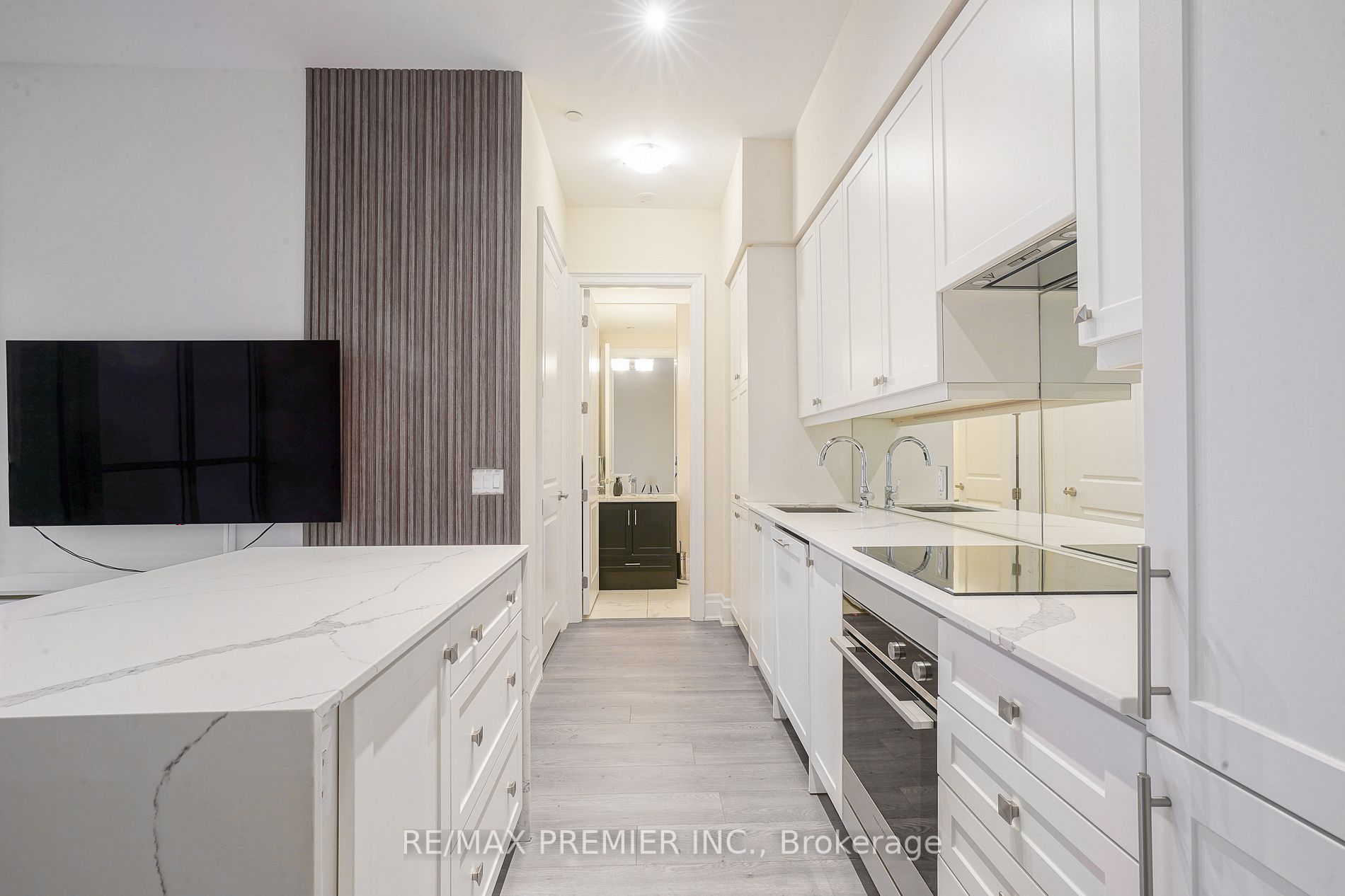 9075 Jane Street, #PH06