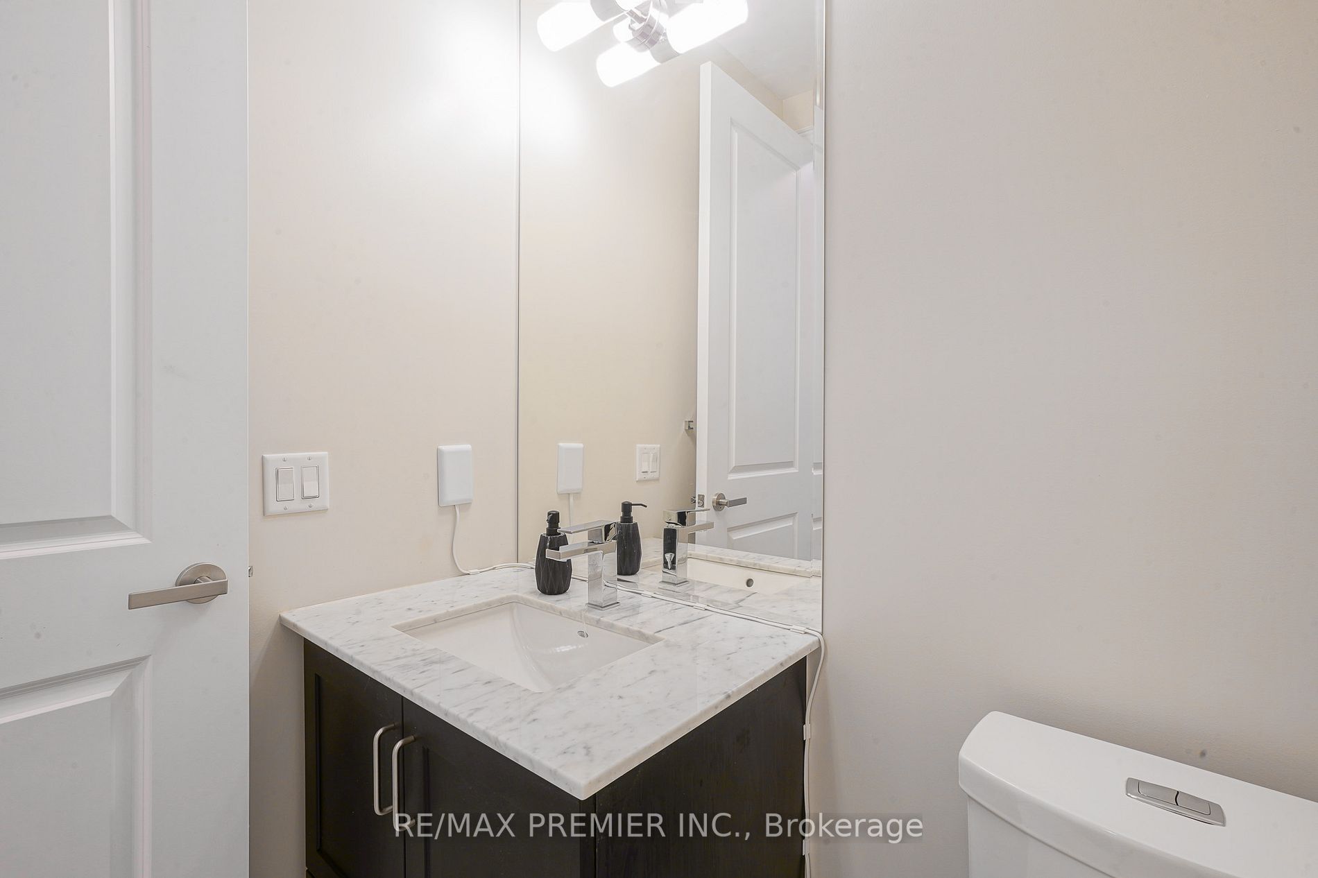 9075 Jane Street, #PH06