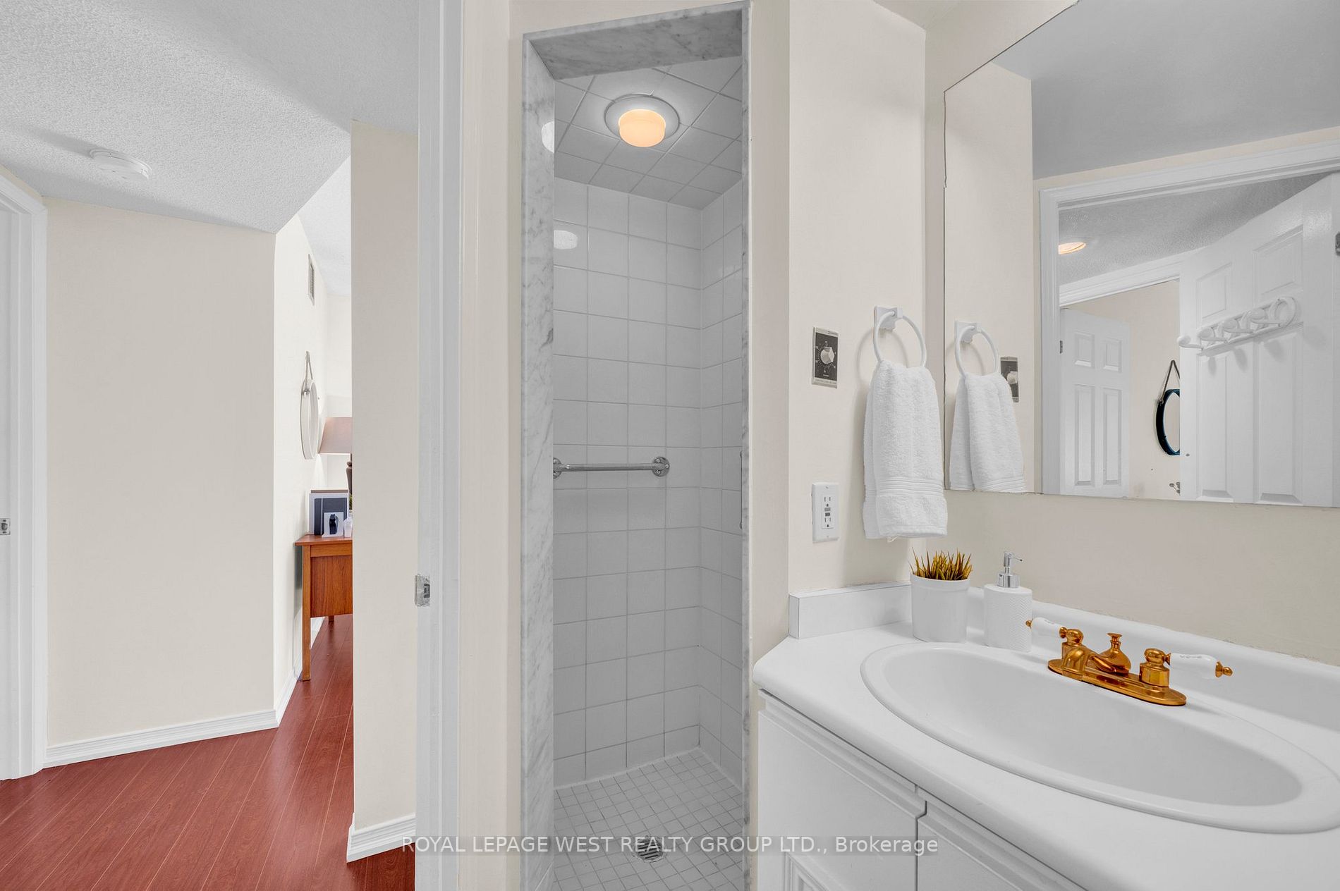 21 George St, #205