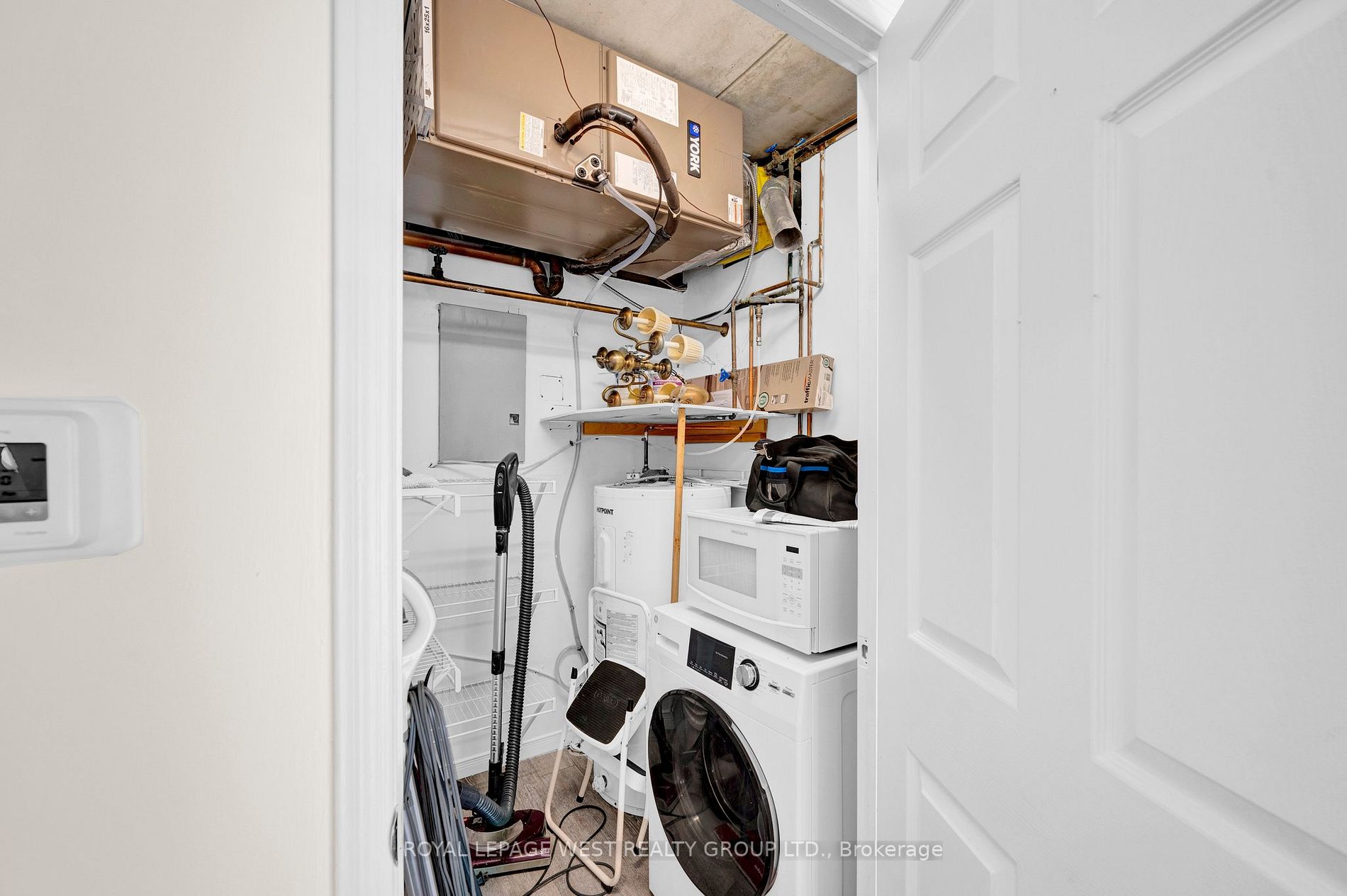 21 George St, #205