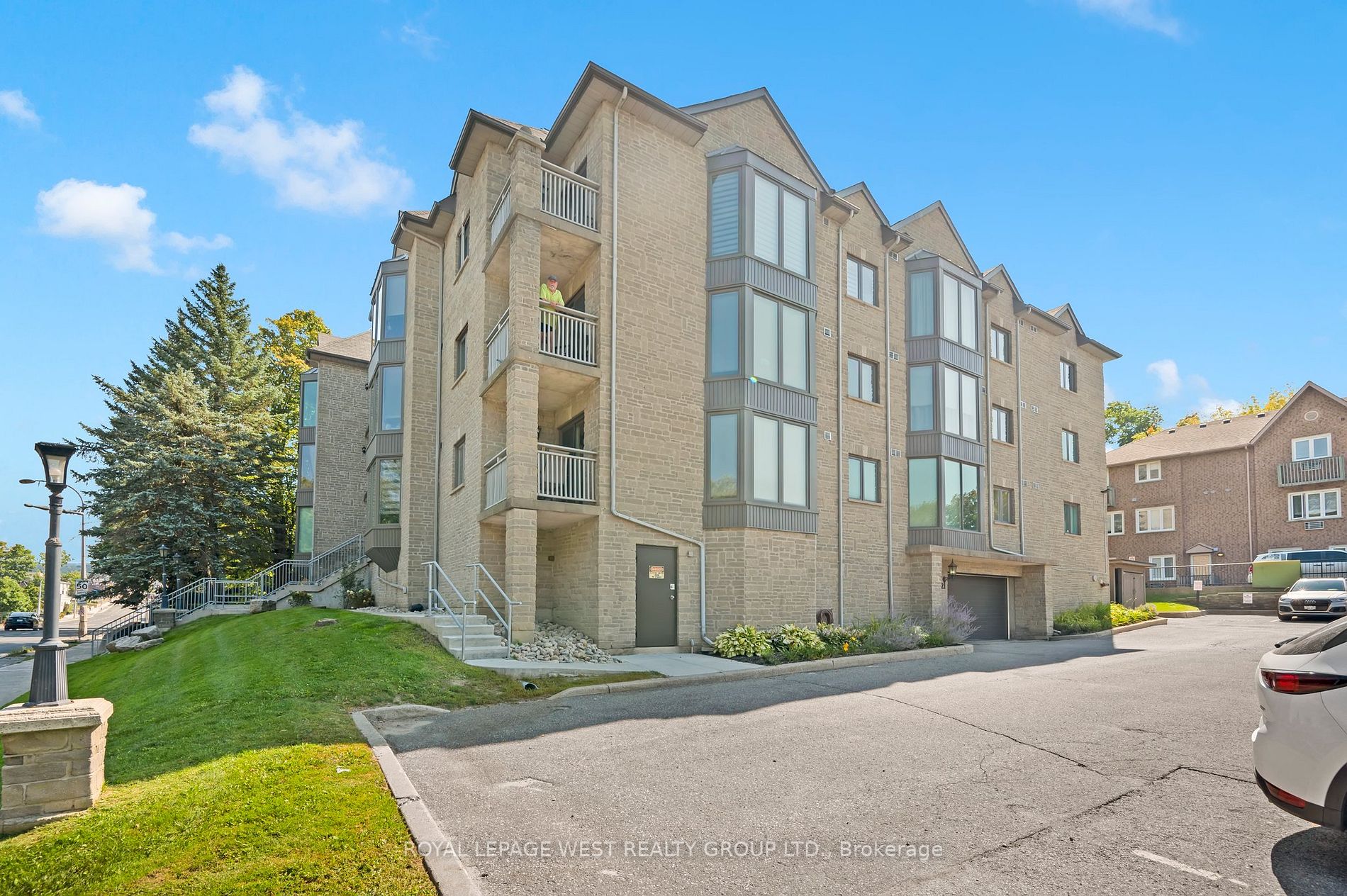 21 George St, #205