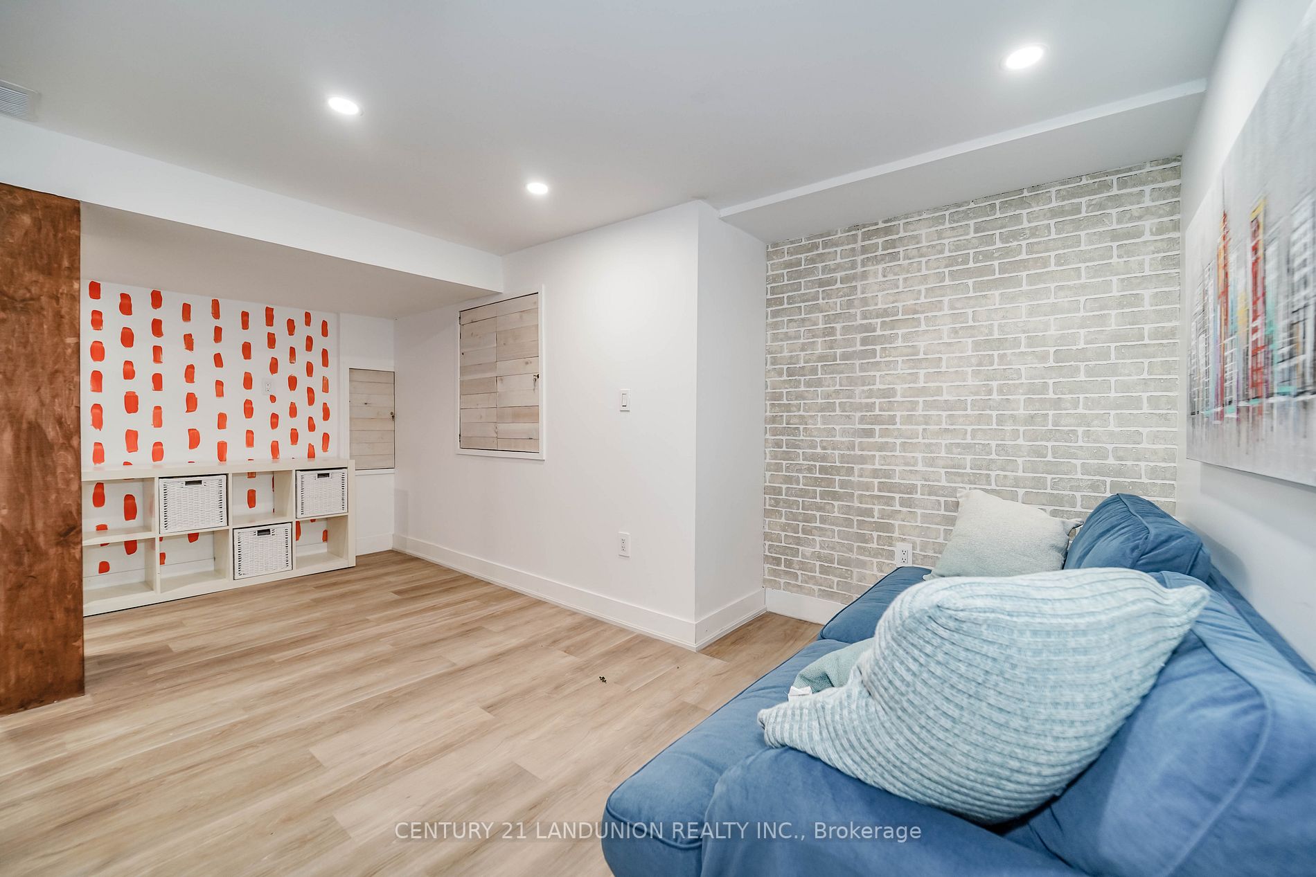 160 Olde Bayview Ave