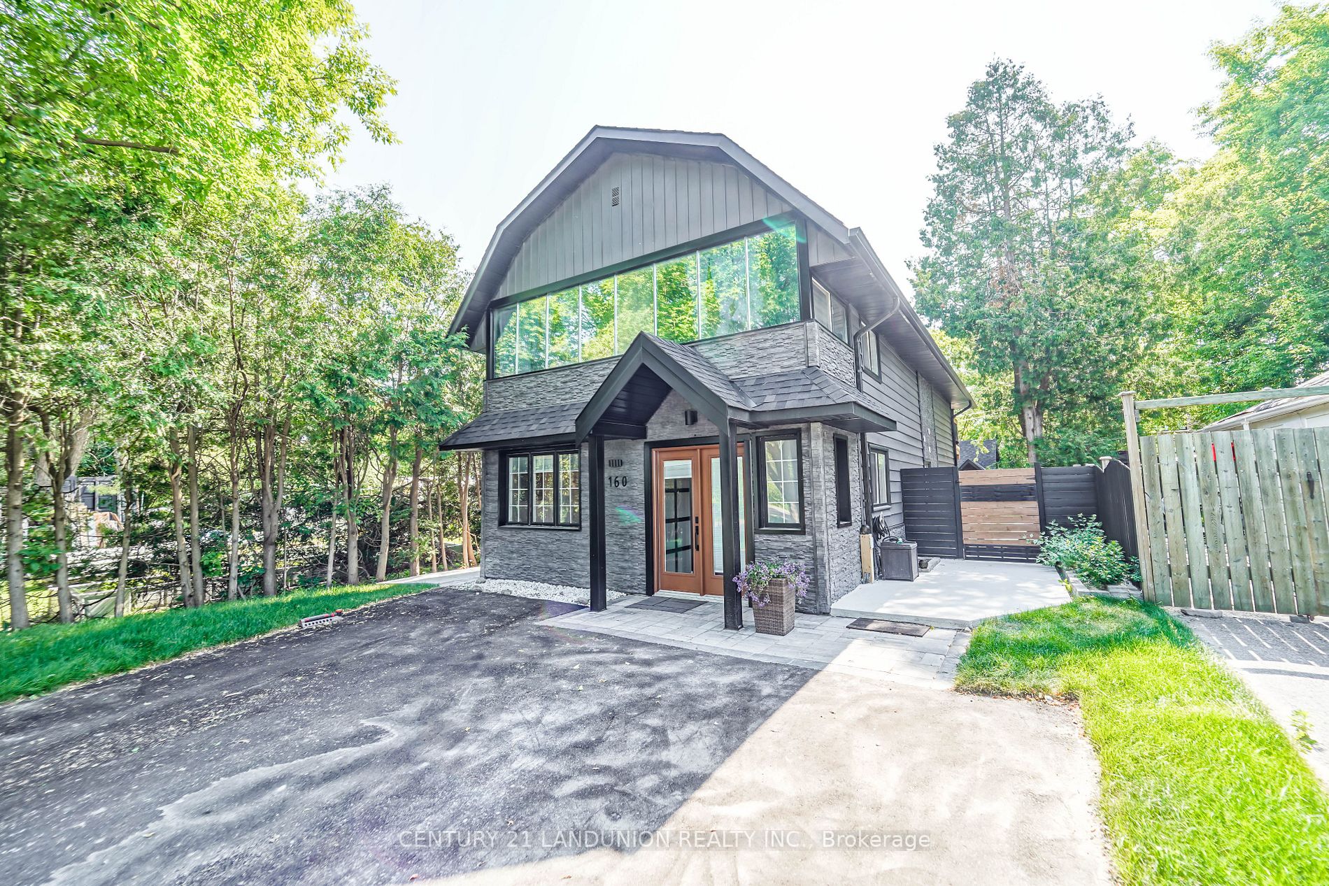 160 Olde Bayview Ave