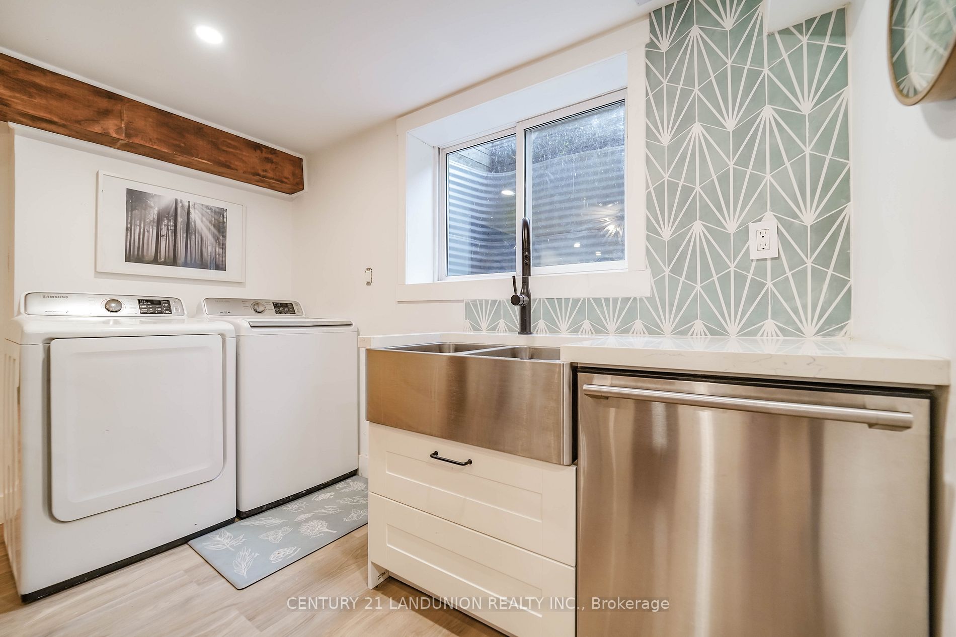 160 Olde Bayview Ave