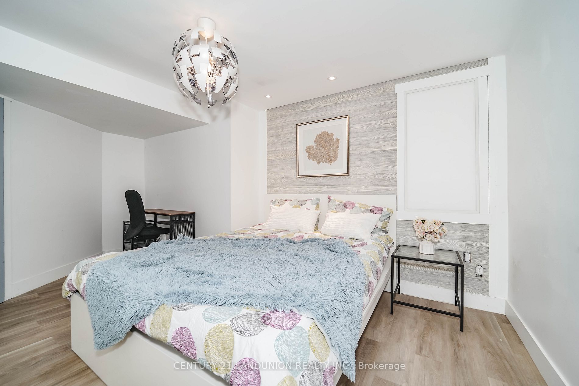 160 Olde Bayview Ave