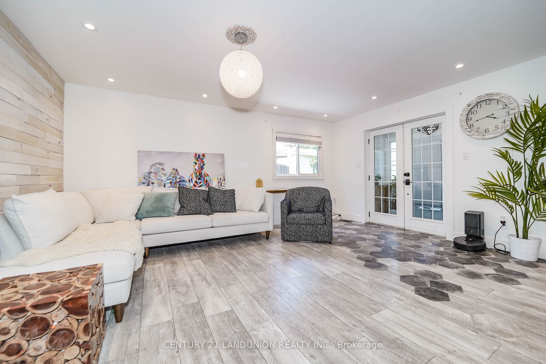 160 Olde Bayview Ave