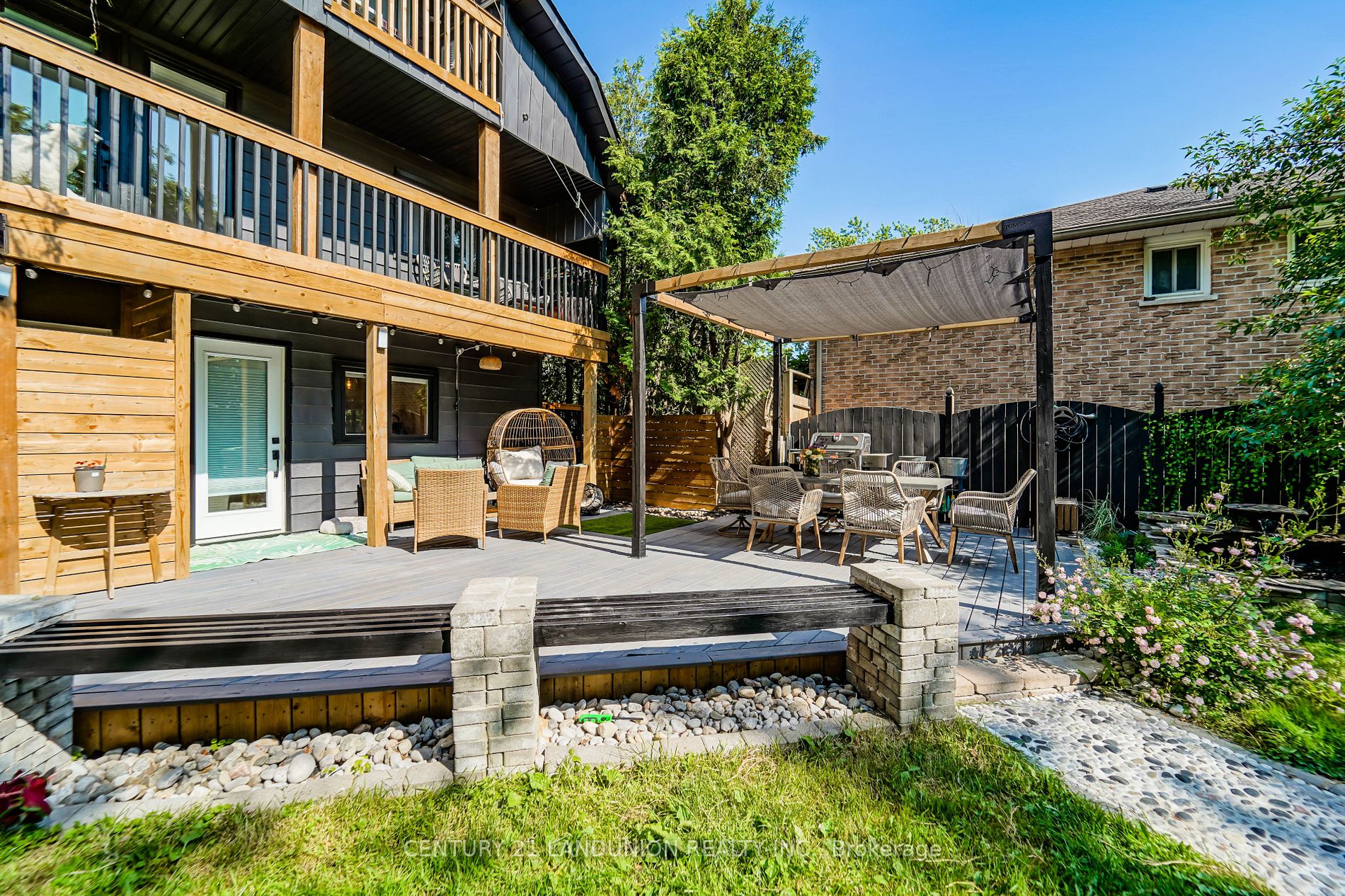 160 Olde Bayview Ave