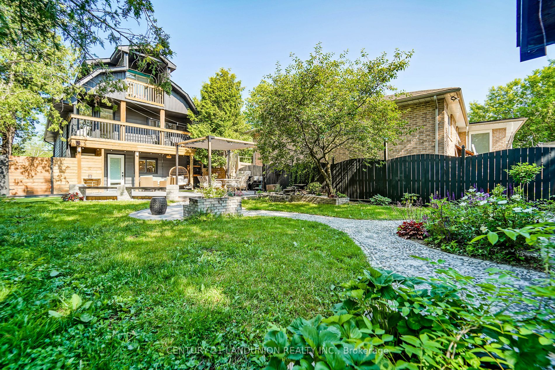 160 Olde Bayview Ave