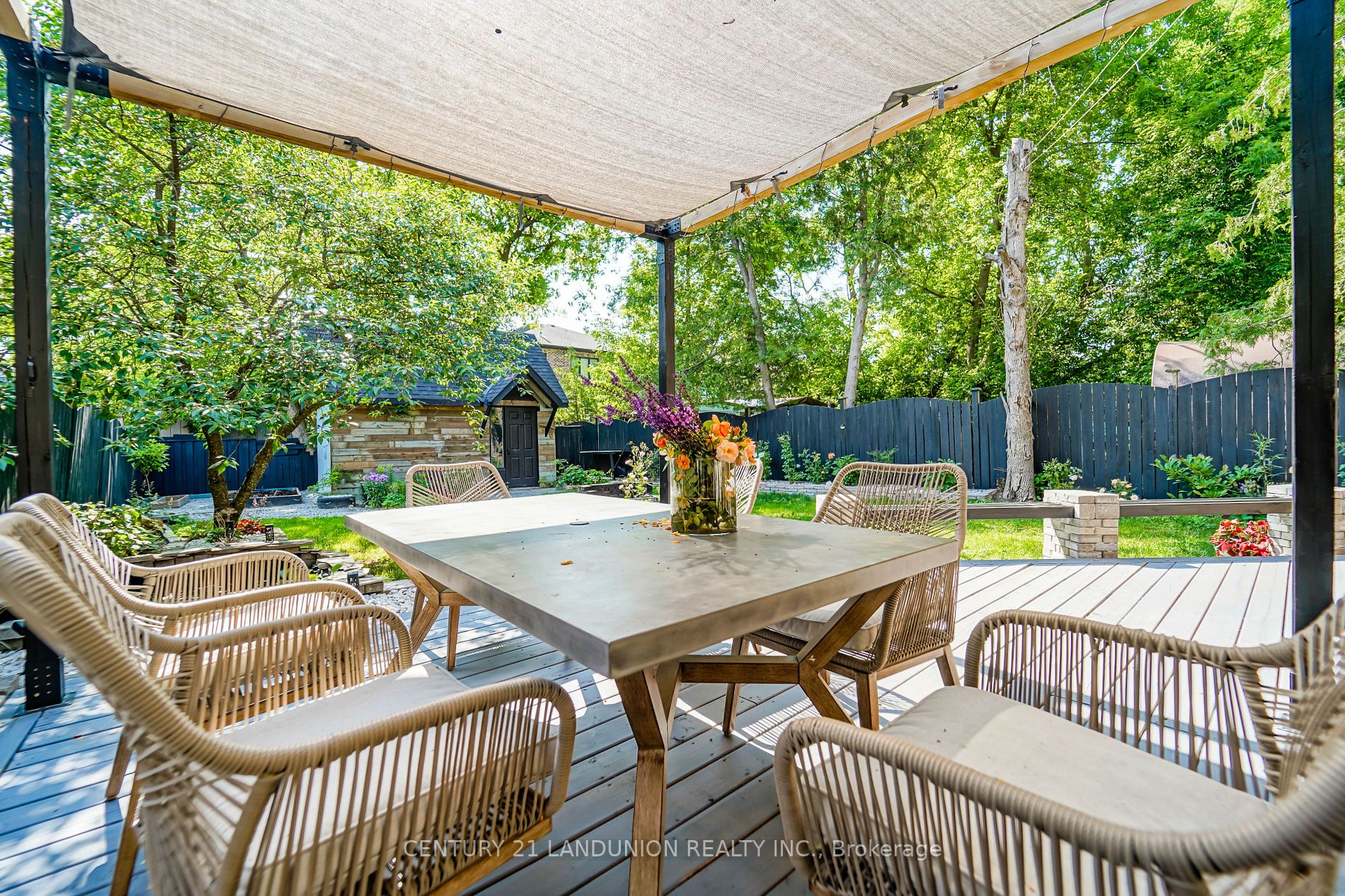 160 Olde Bayview Ave