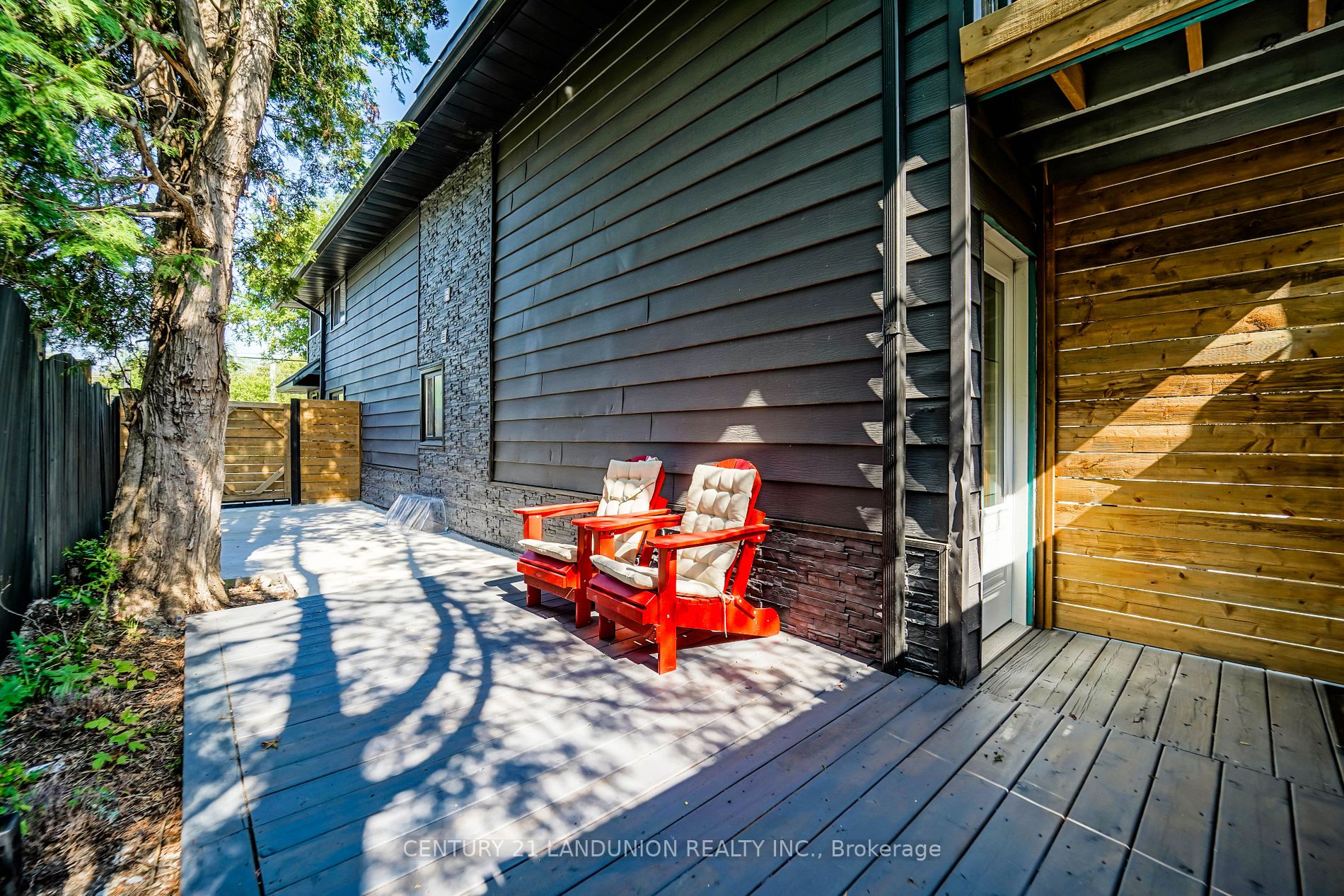 160 Olde Bayview Ave