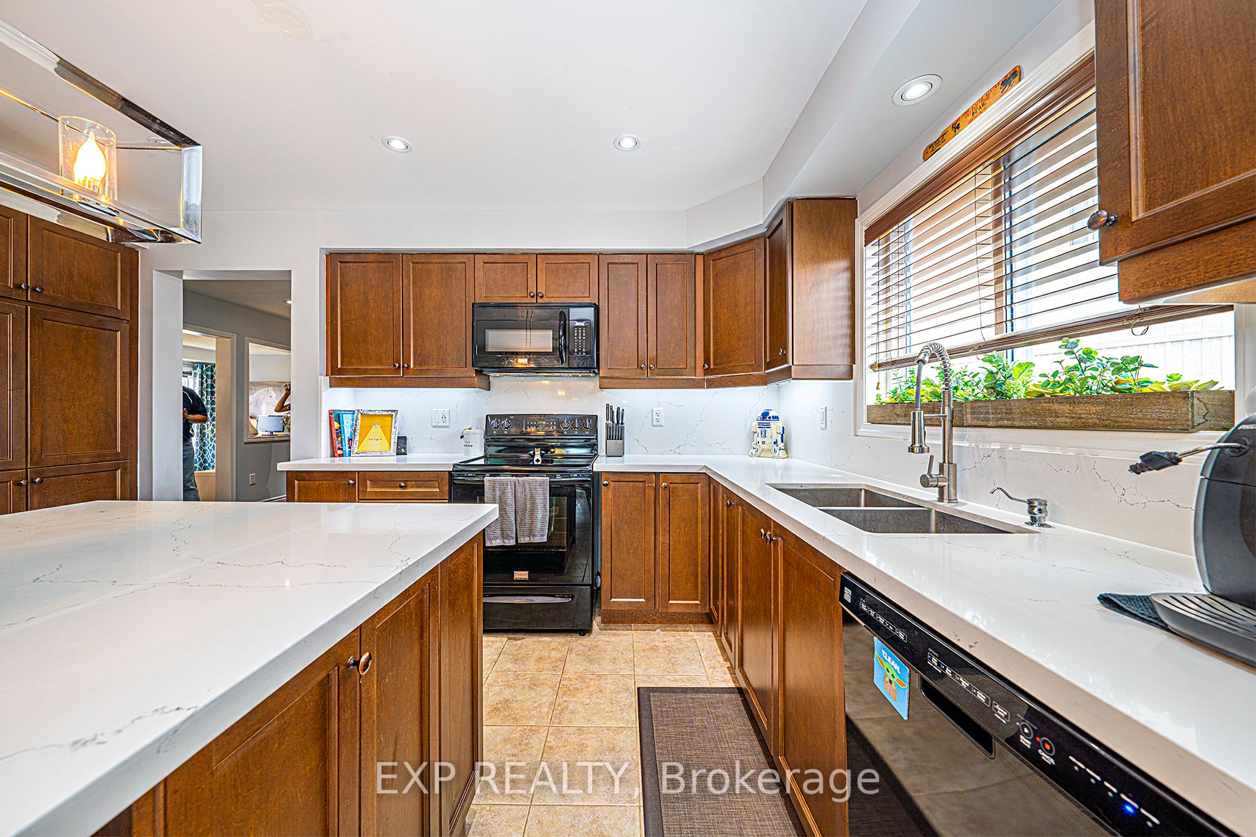 121 Donald Stewart Cres