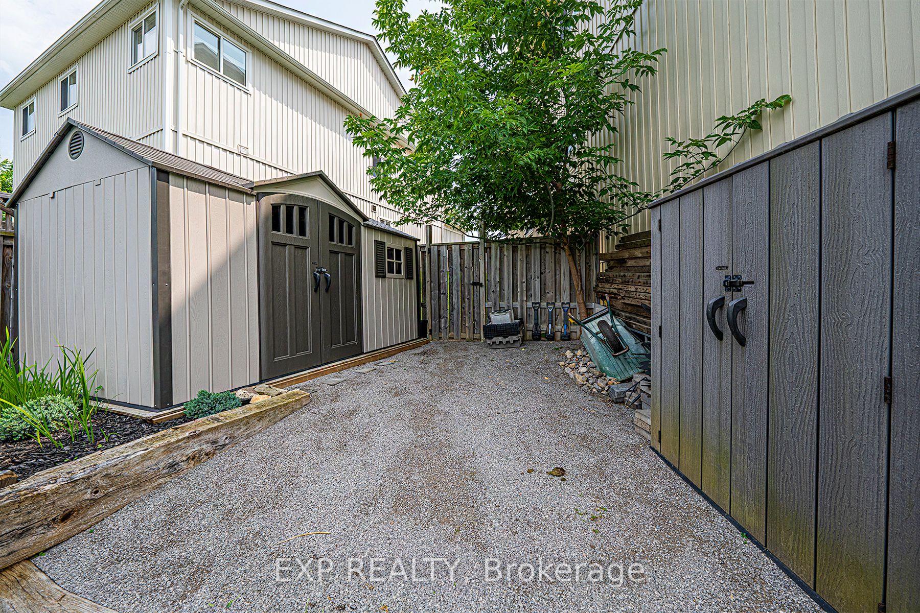 121 Donald Stewart Cres