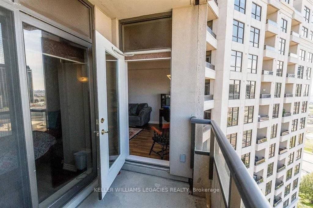 9225 Jane St, #1102