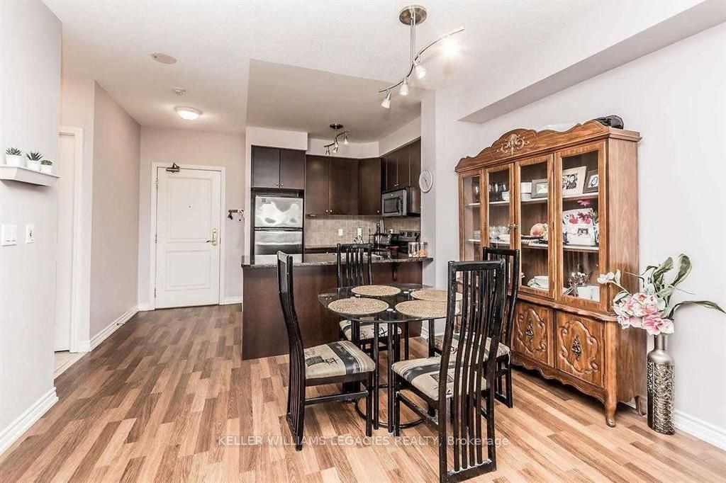 9225 Jane St, #1102