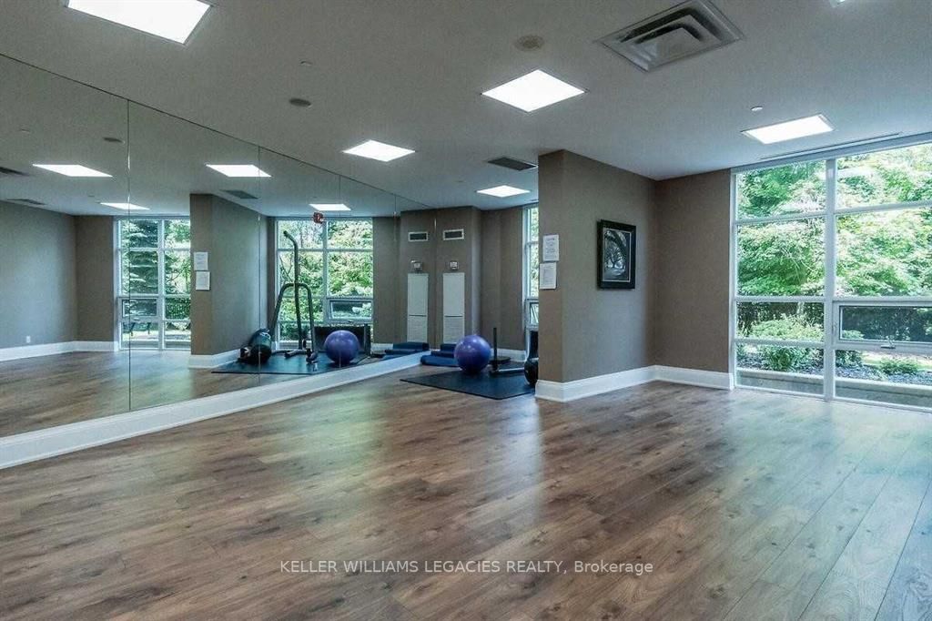 9225 Jane St, #1102