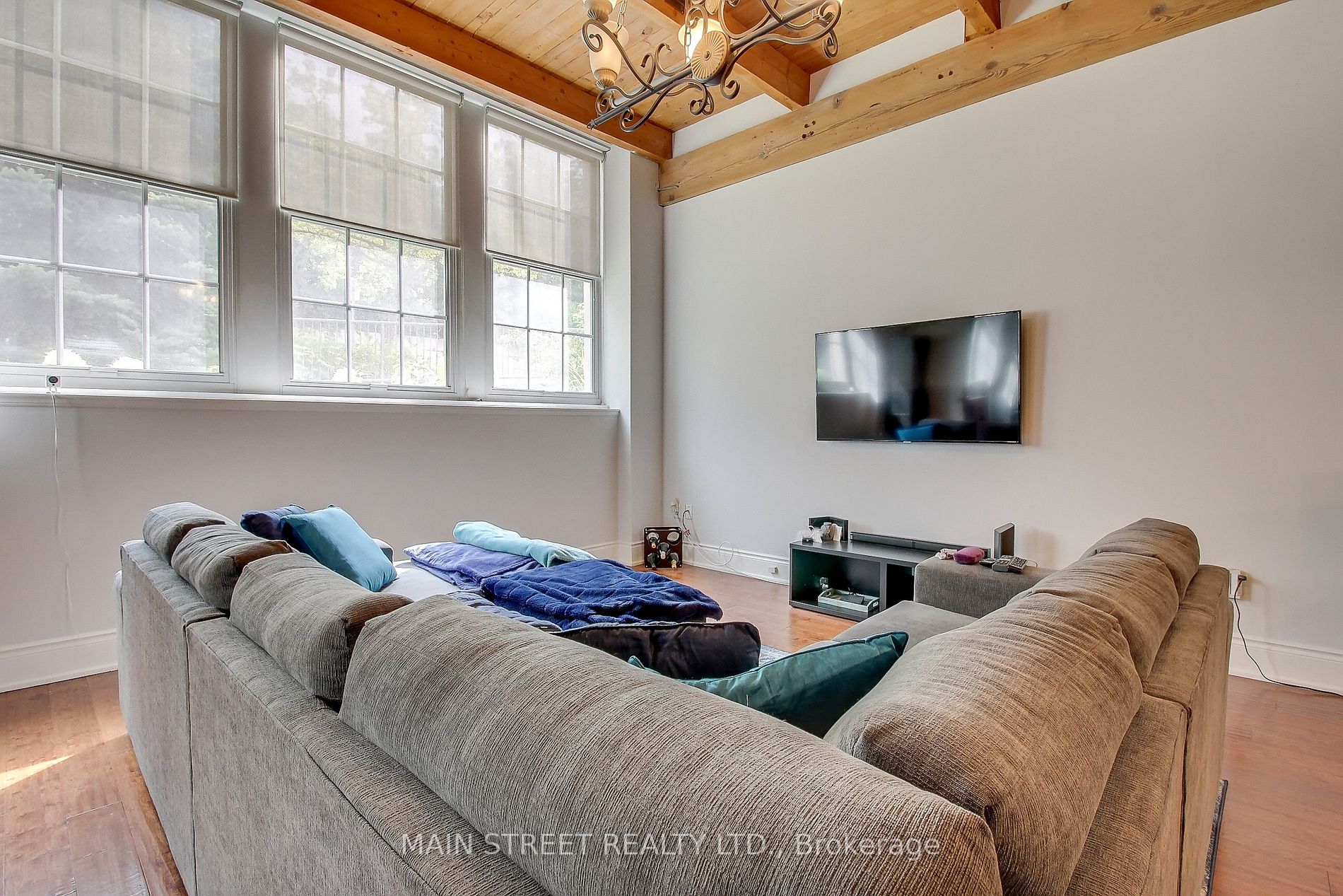 543 Timothy Street, #101