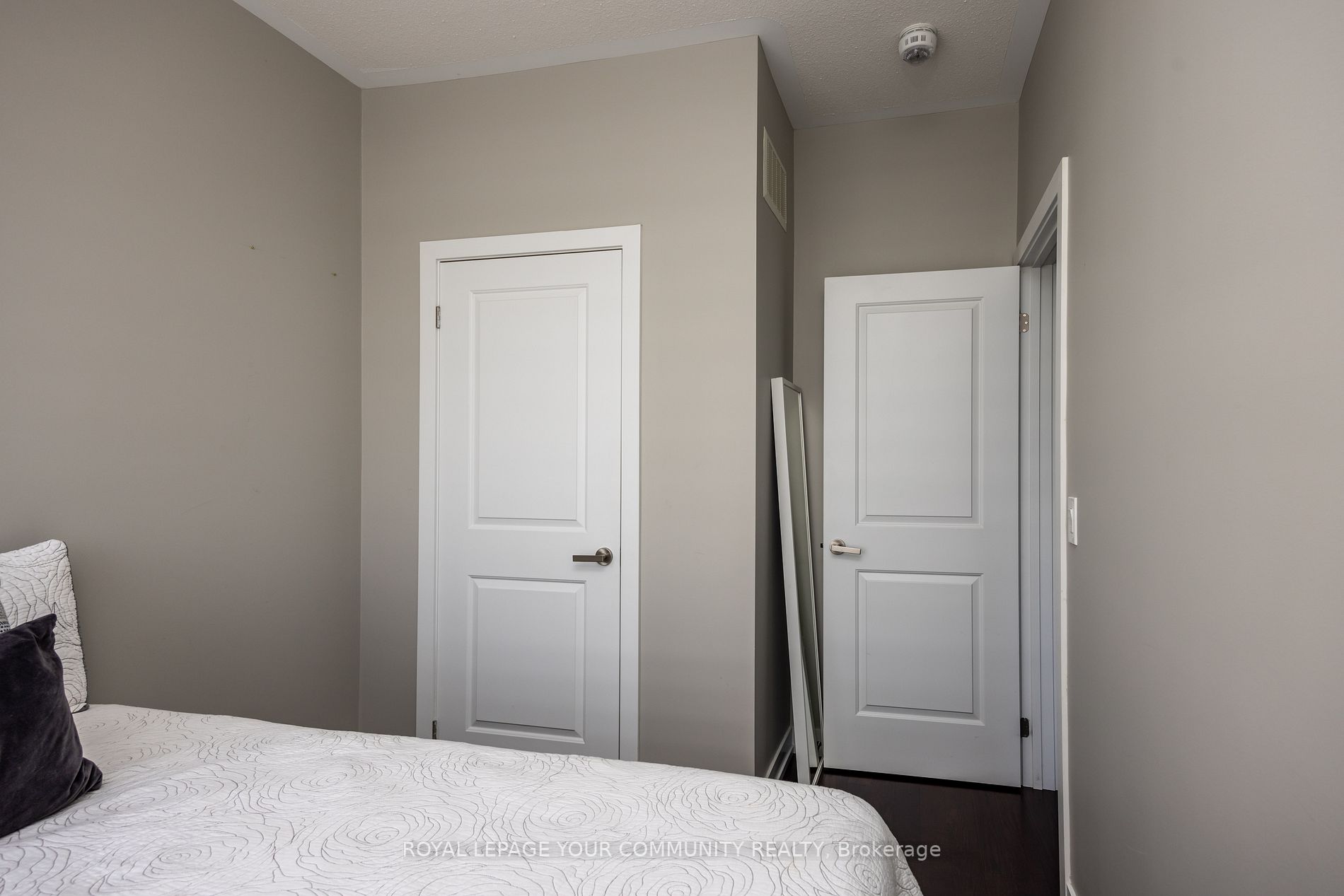 122 Salterton Circ