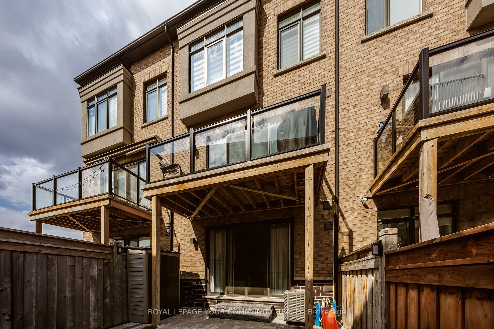 122 Salterton Circ