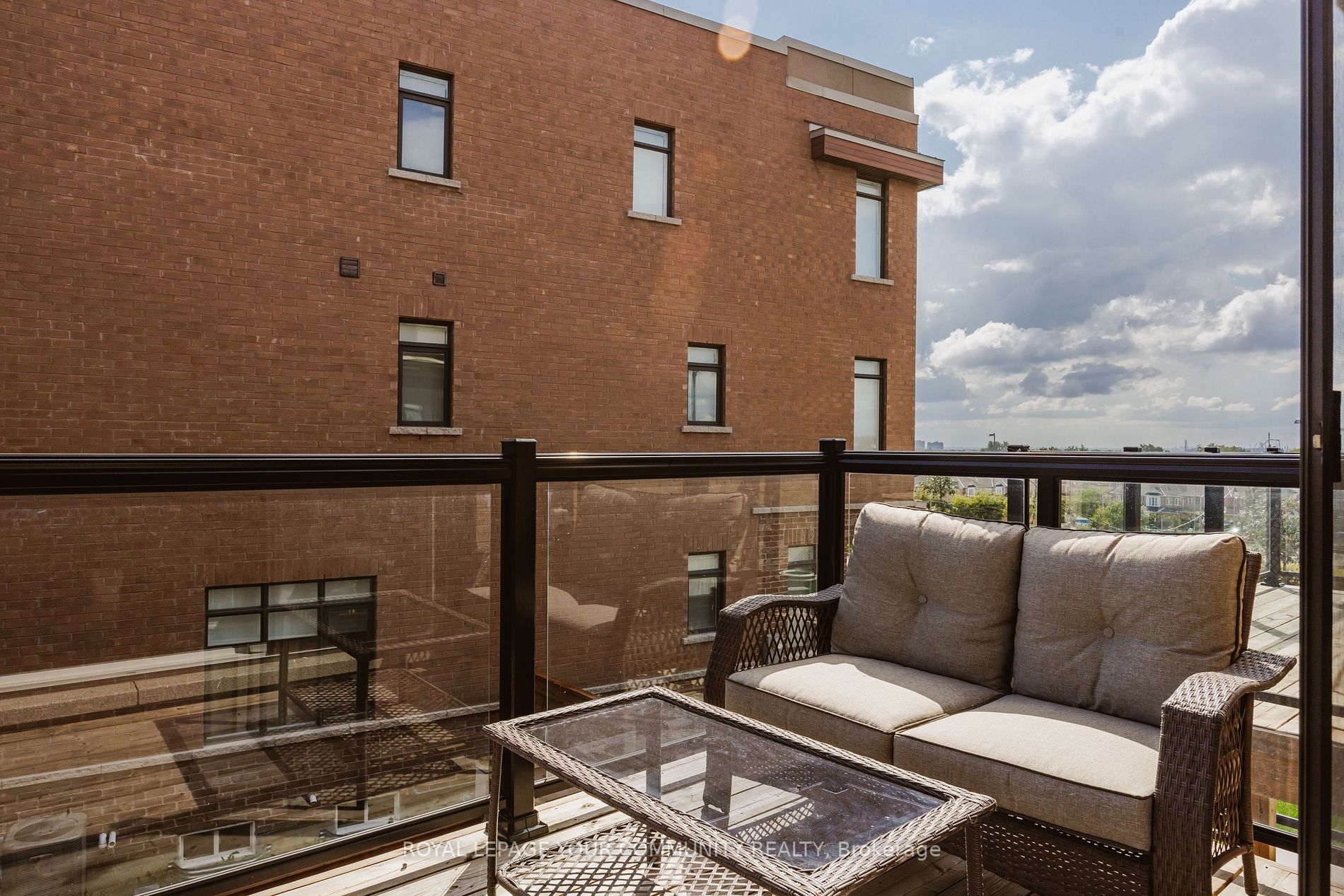 122 Salterton Circ