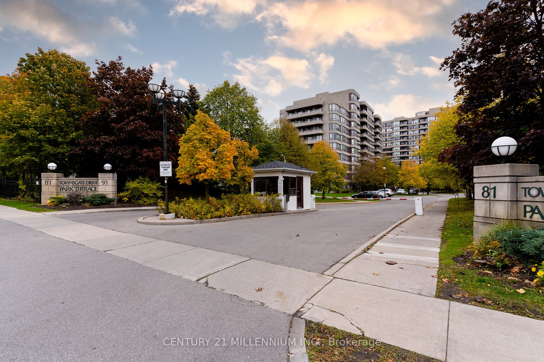 81 Townsgate Dr, #211