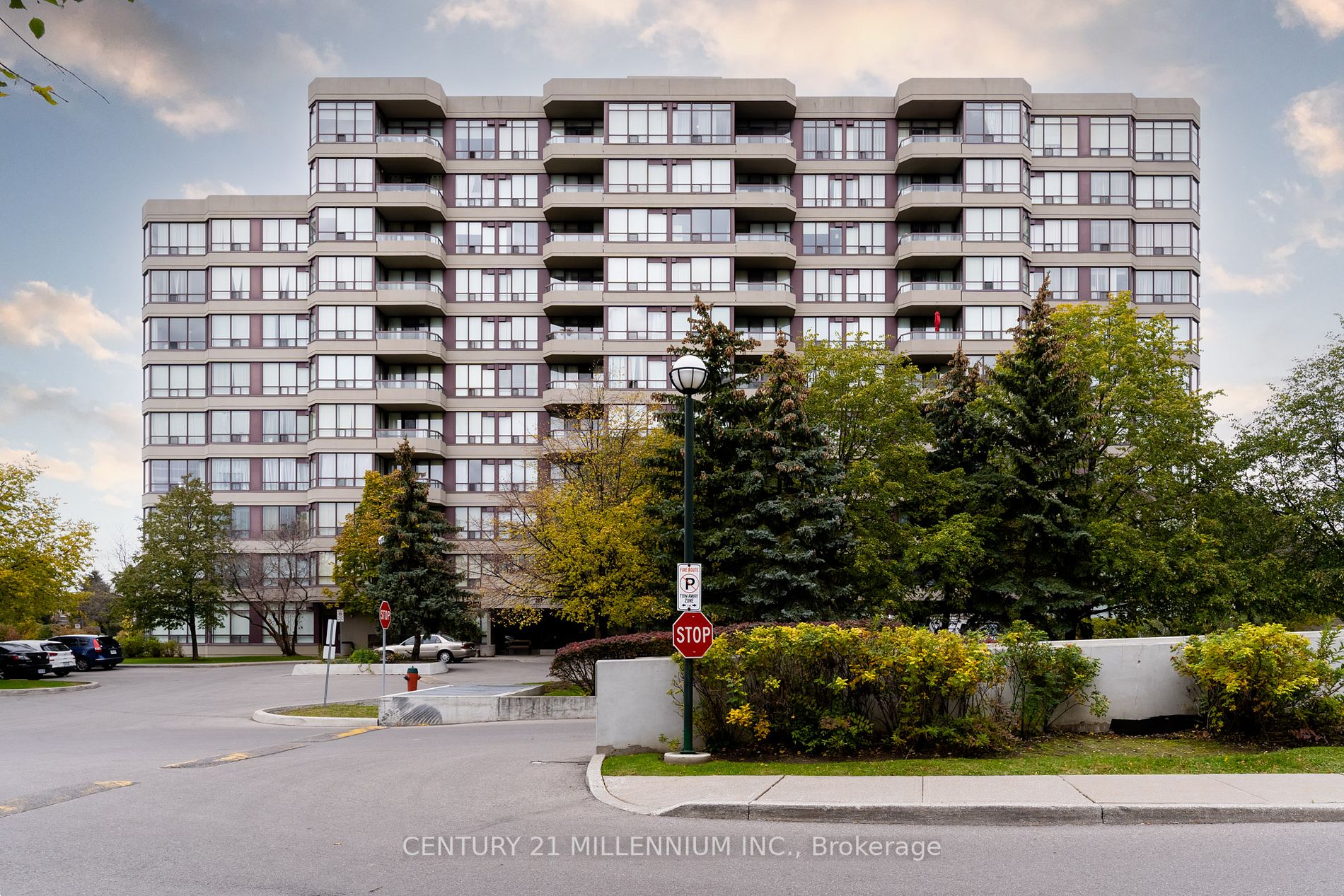 81 Townsgate Dr, #211