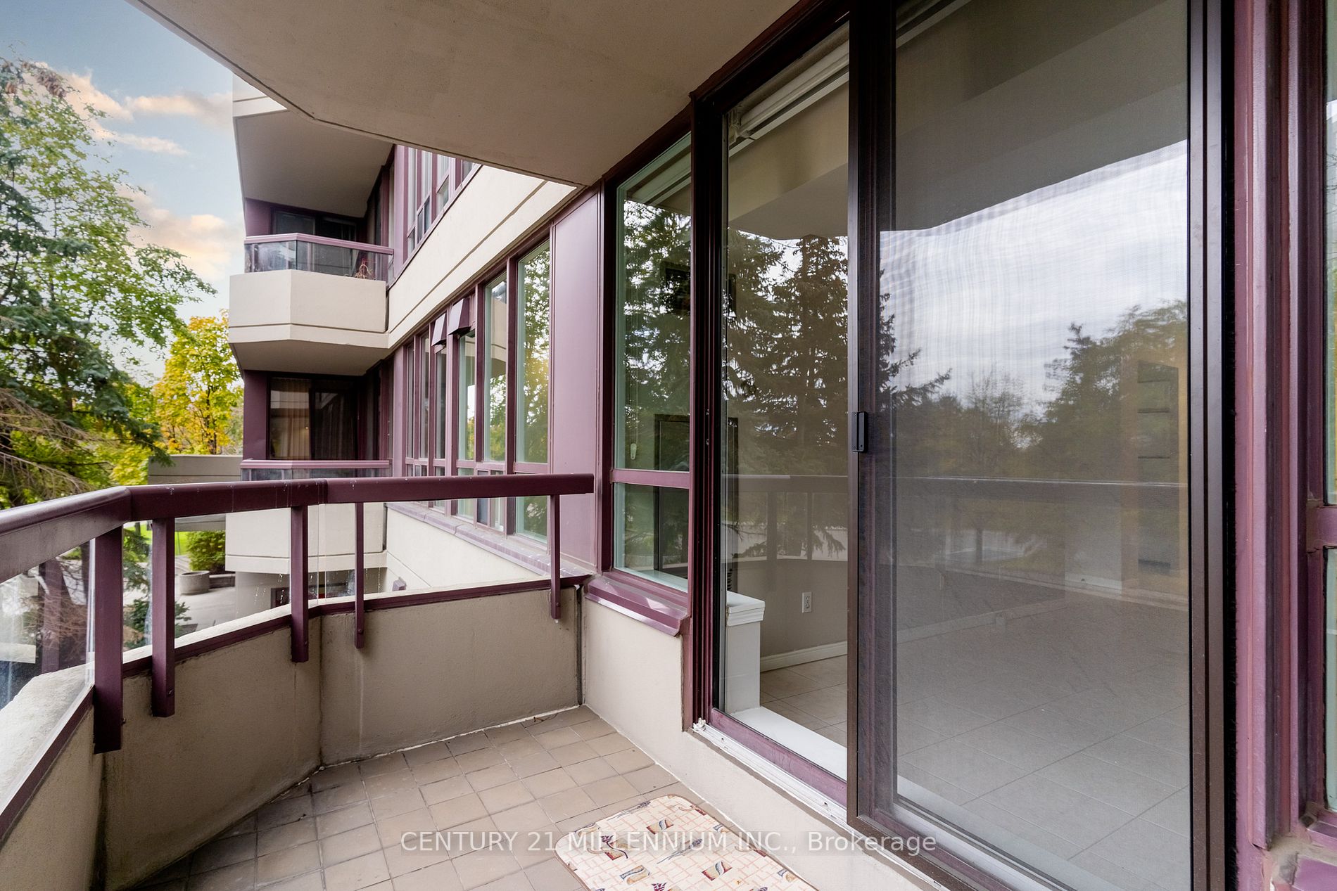 81 Townsgate Dr, #211