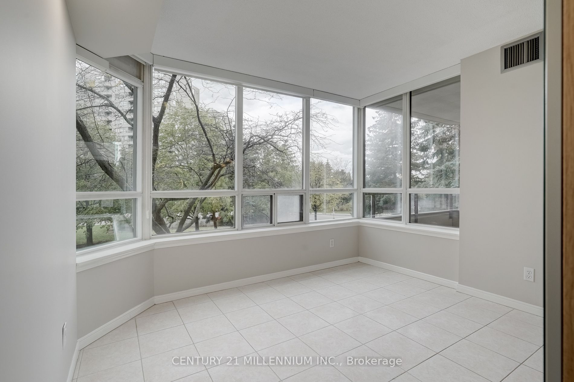 81 Townsgate Dr, #211