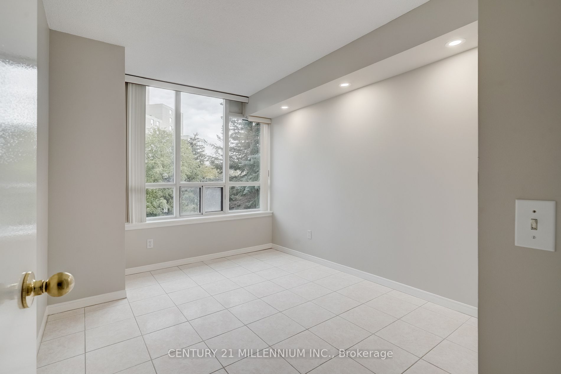 81 Townsgate Dr, #211