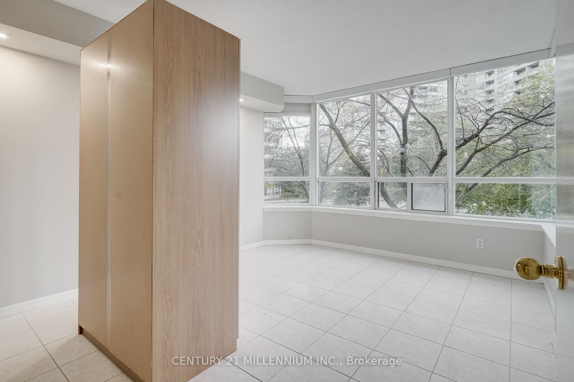 81 Townsgate Dr, #211